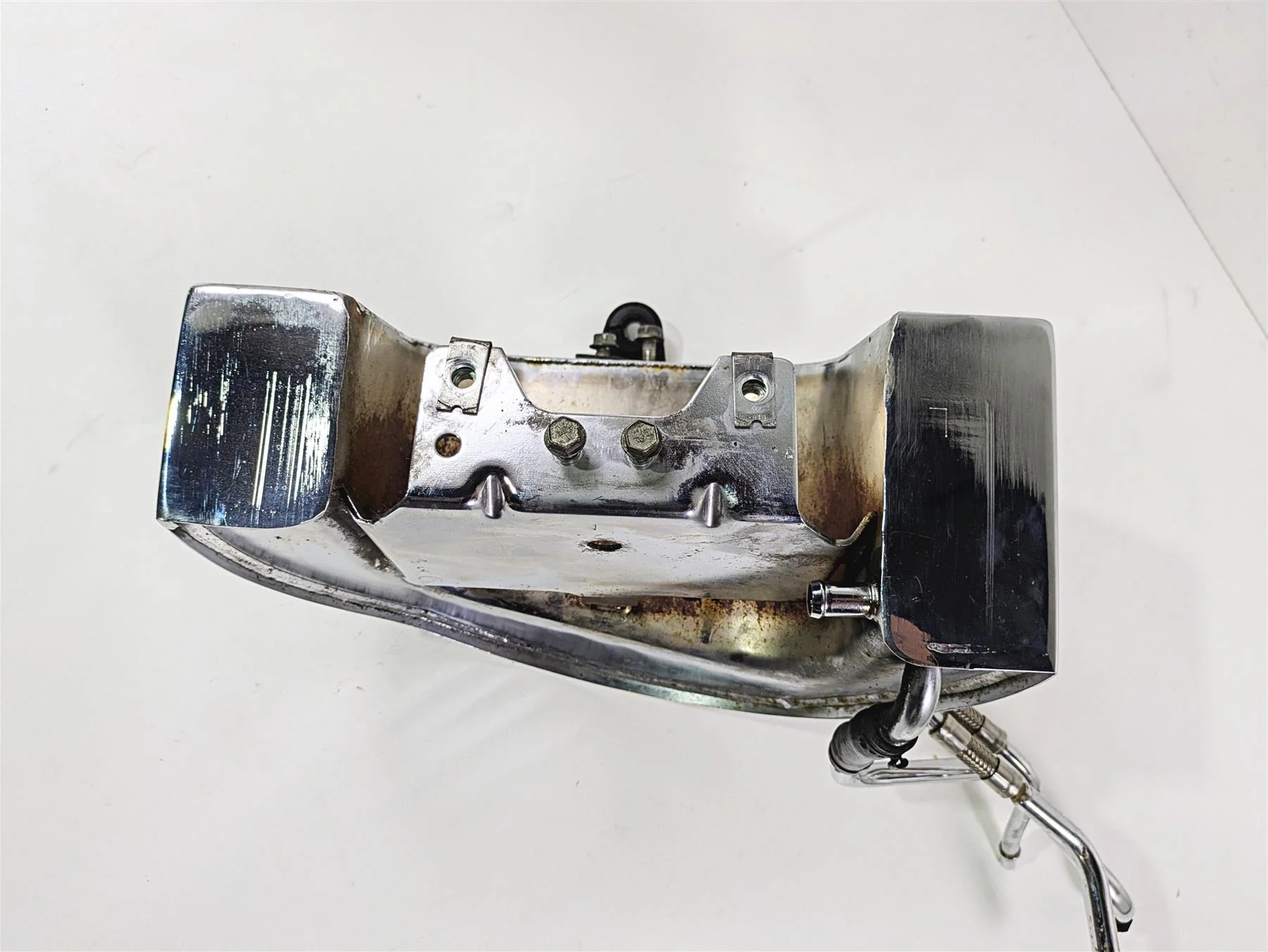 2004 Harley Softail FXSTDI Deuce Chrome Oil Tank Reservoir 62498-00A - Image 10