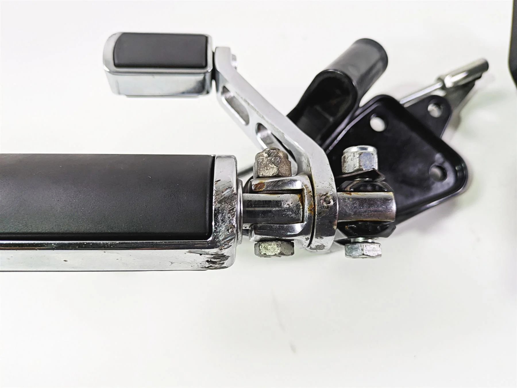 2004 Harley Softail FXSTDI Deuce Front Forward Foot Control Peg 33683-00 42507-00 - Image 10