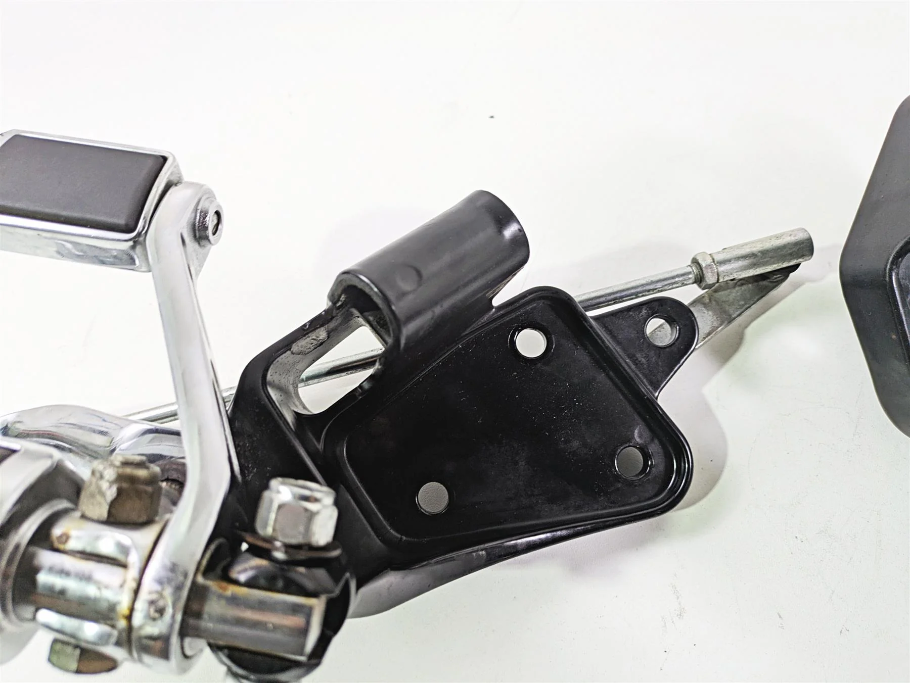 2004 Harley Softail FXSTDI Deuce Front Forward Foot Control Peg 33683-00 42507-00 - Image 11