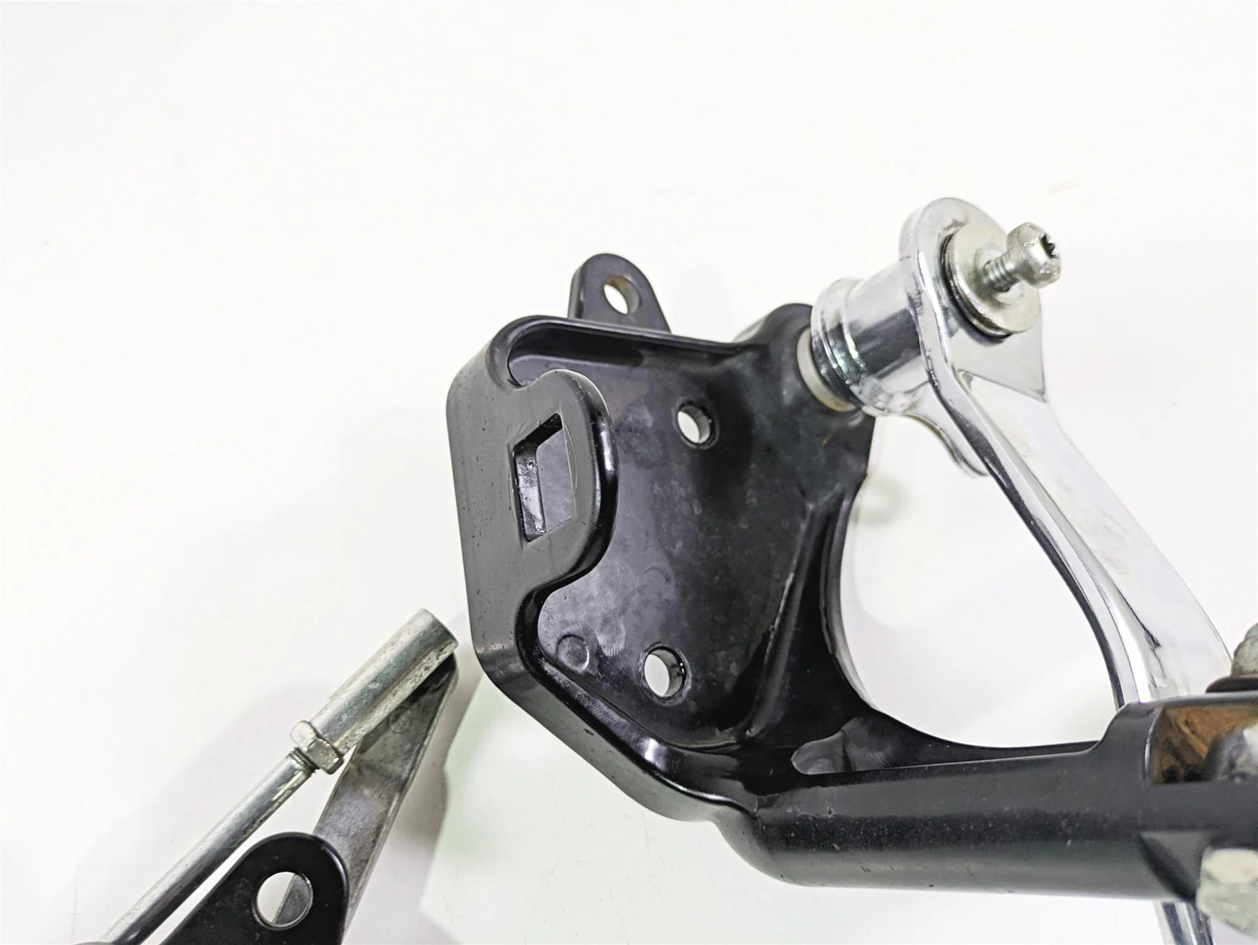 2004 Harley Softail FXSTDI Deuce Front Forward Foot Control Peg 33683-00 42507-00 - Image 12