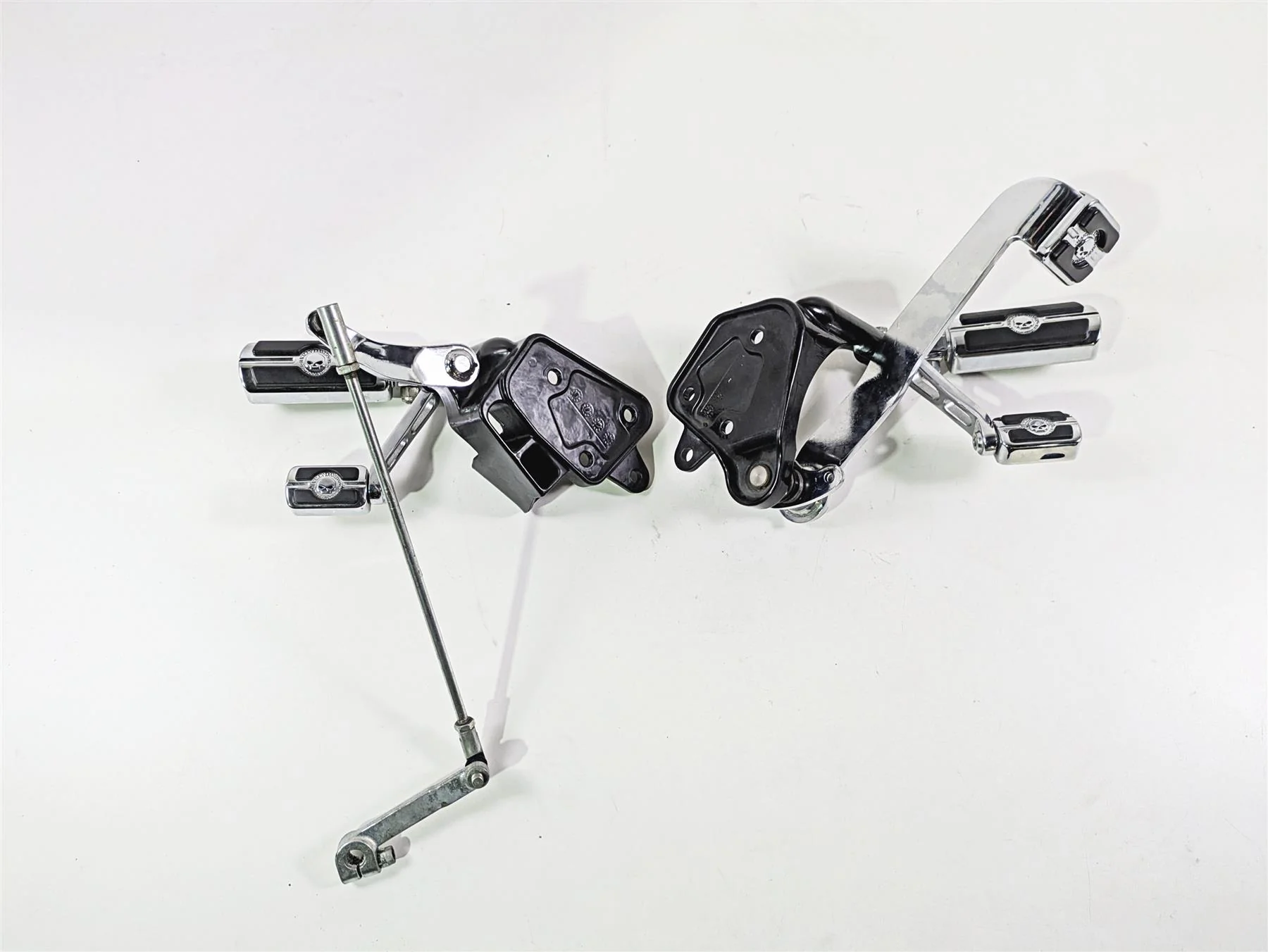 2004 Harley Softail FXSTDI Deuce Front Forward Foot Control Peg 33683-00 42507-00 - Image 3