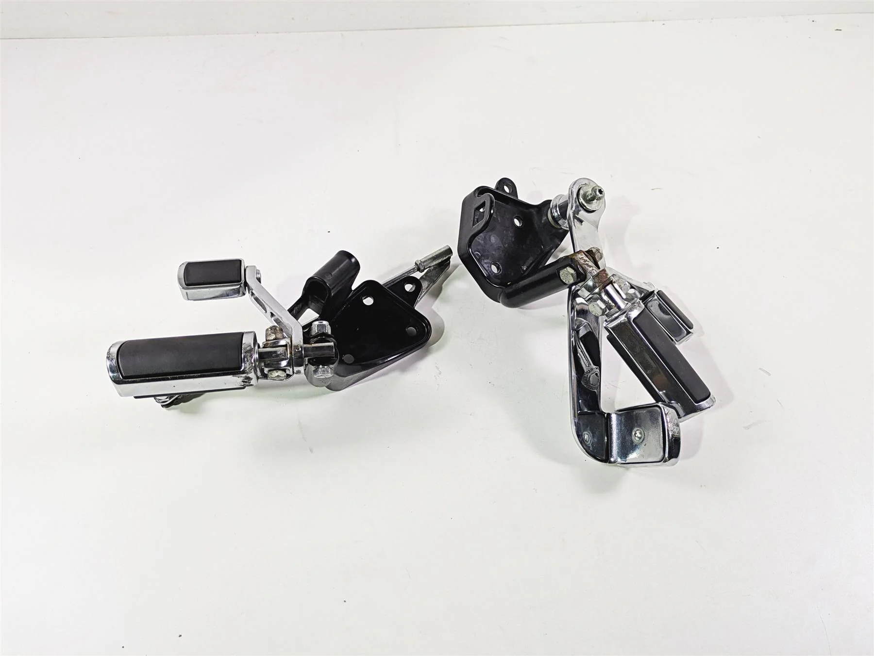 2004 Harley Softail FXSTDI Deuce Front Forward Foot Control Peg 33683-00 42507-00 - Image 8