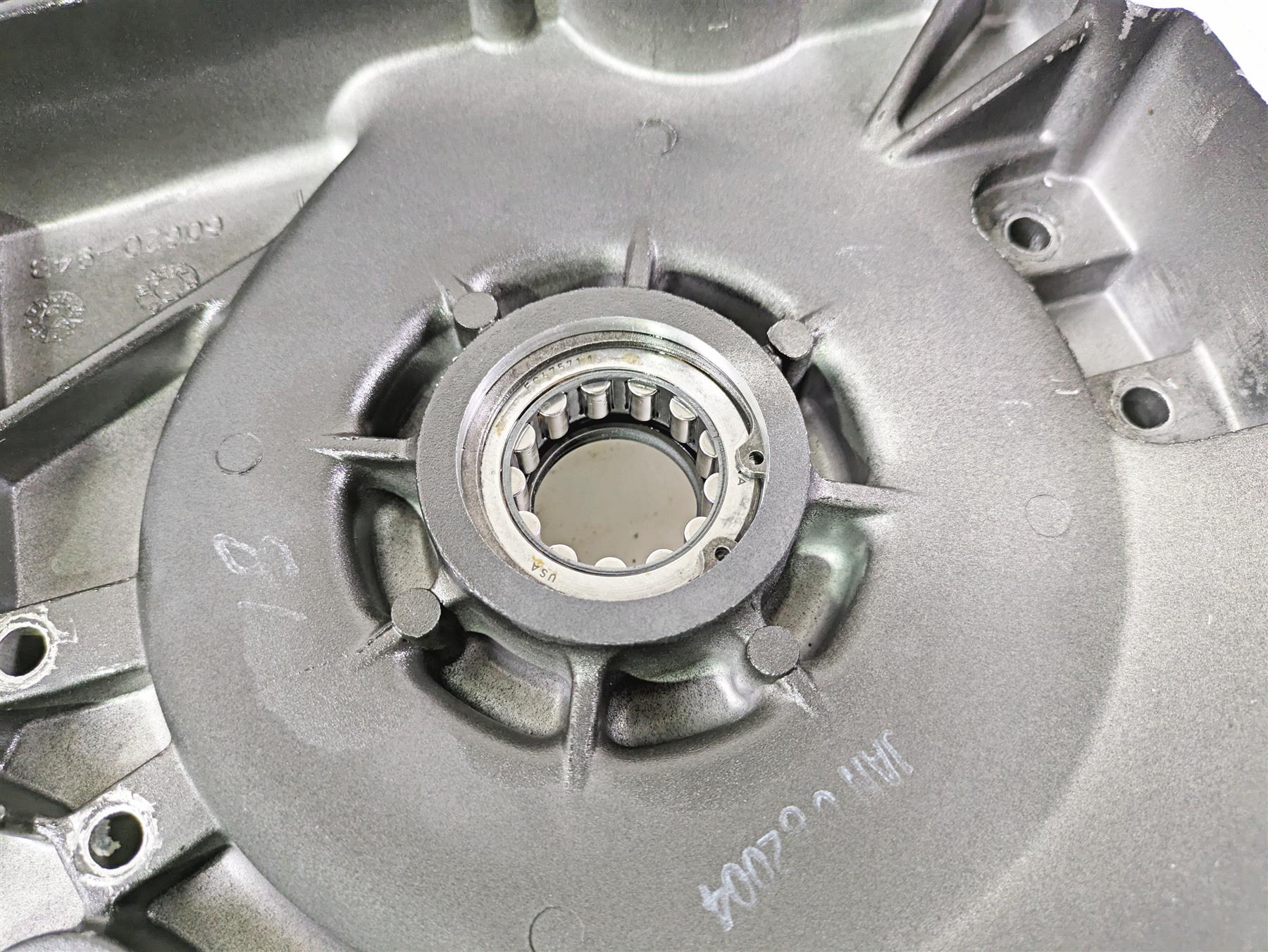 2004 Harley Softail FXSTDI Deuce Inner Primary Drive Clutch Cover 60620-94B - Image 10