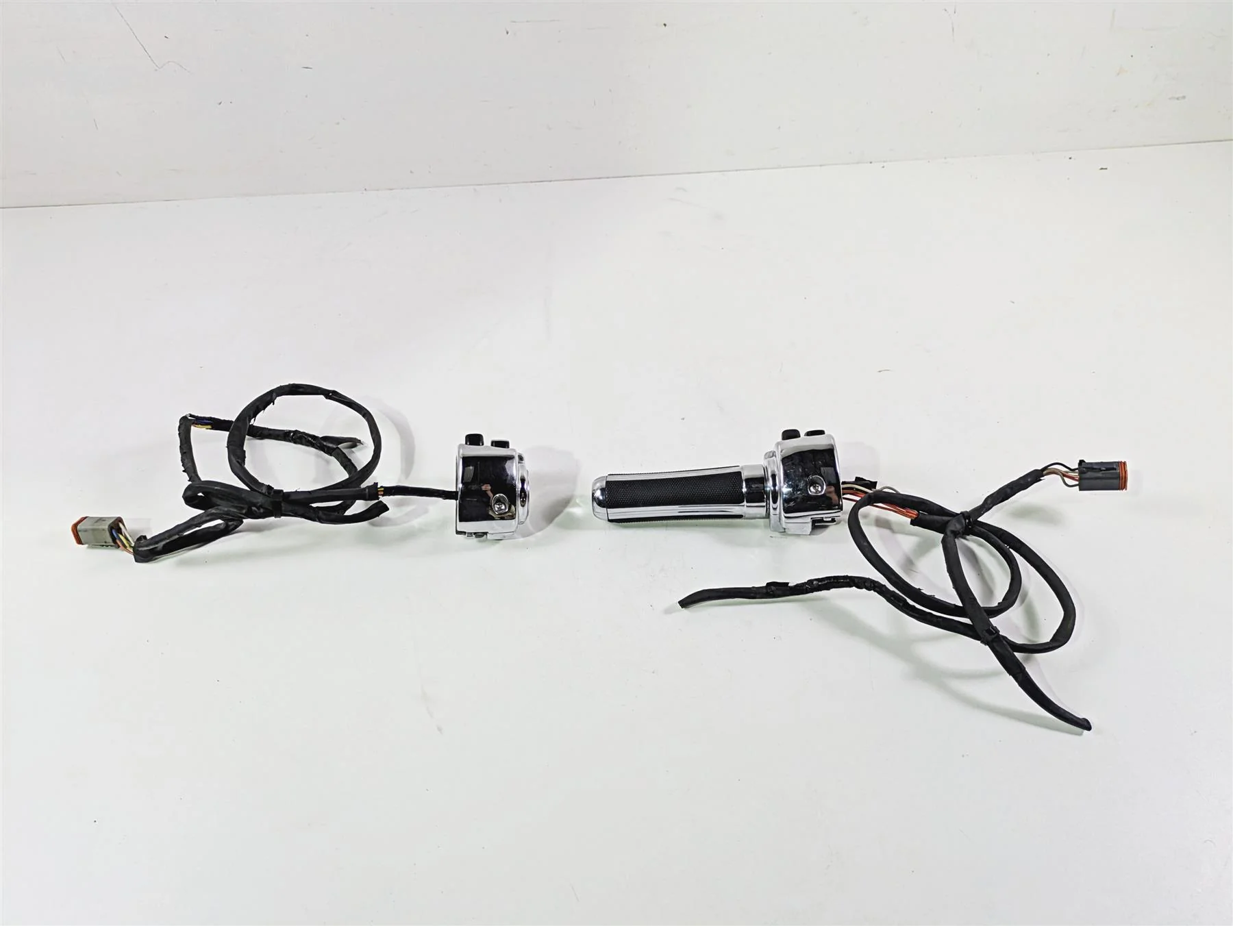 2004 Harley Softail FXSTDI Deuce Left Right Chrome Hand Control Switch 71682-06 - Image 9