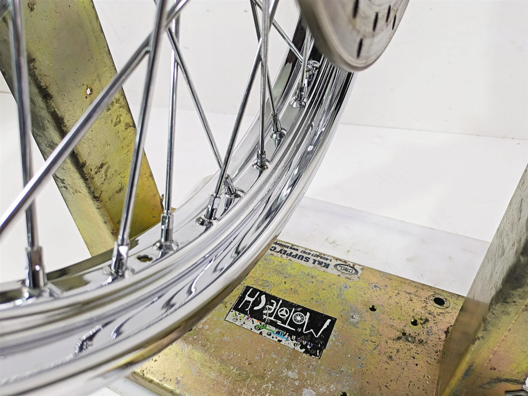 2004 Harley Softail FXSTDI Deuce Straight Front Wheel Rim Spoke 21x2.15 43671-05 - Image 4