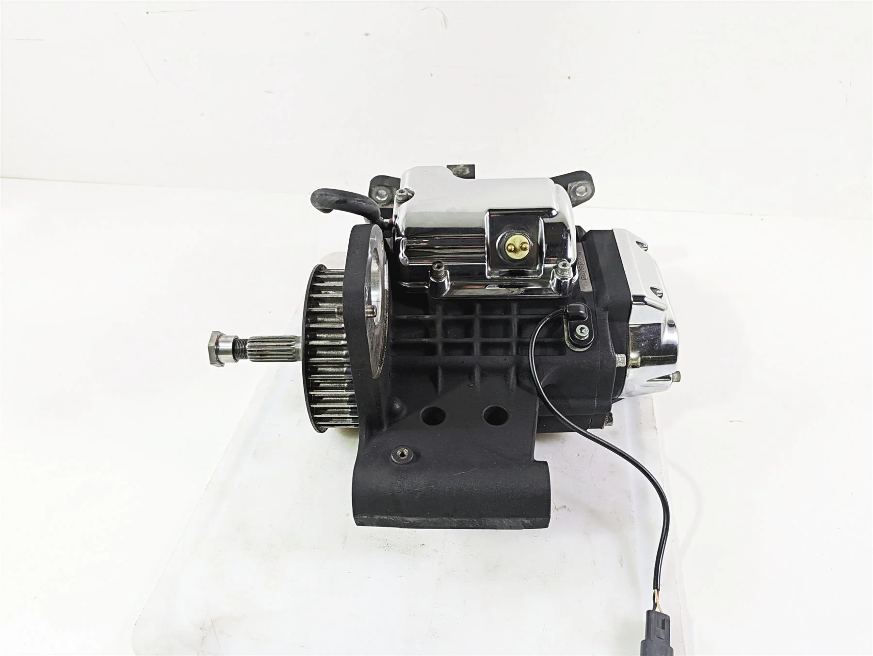 2004 Harley Softail FXSTDI Deuce Transmission Gear Box 5 Speed 33052-04 - Image 2