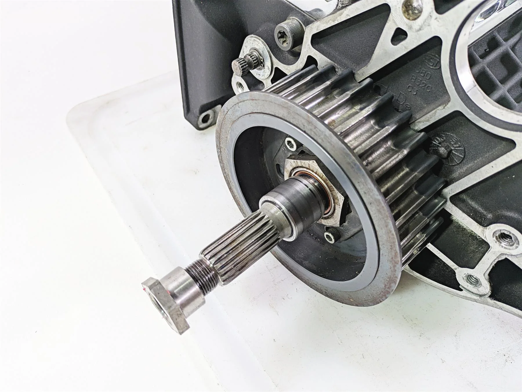 2004 Harley Softail FXSTDI Deuce Transmission Gear Box 5 Speed 33052-04 - Image 6