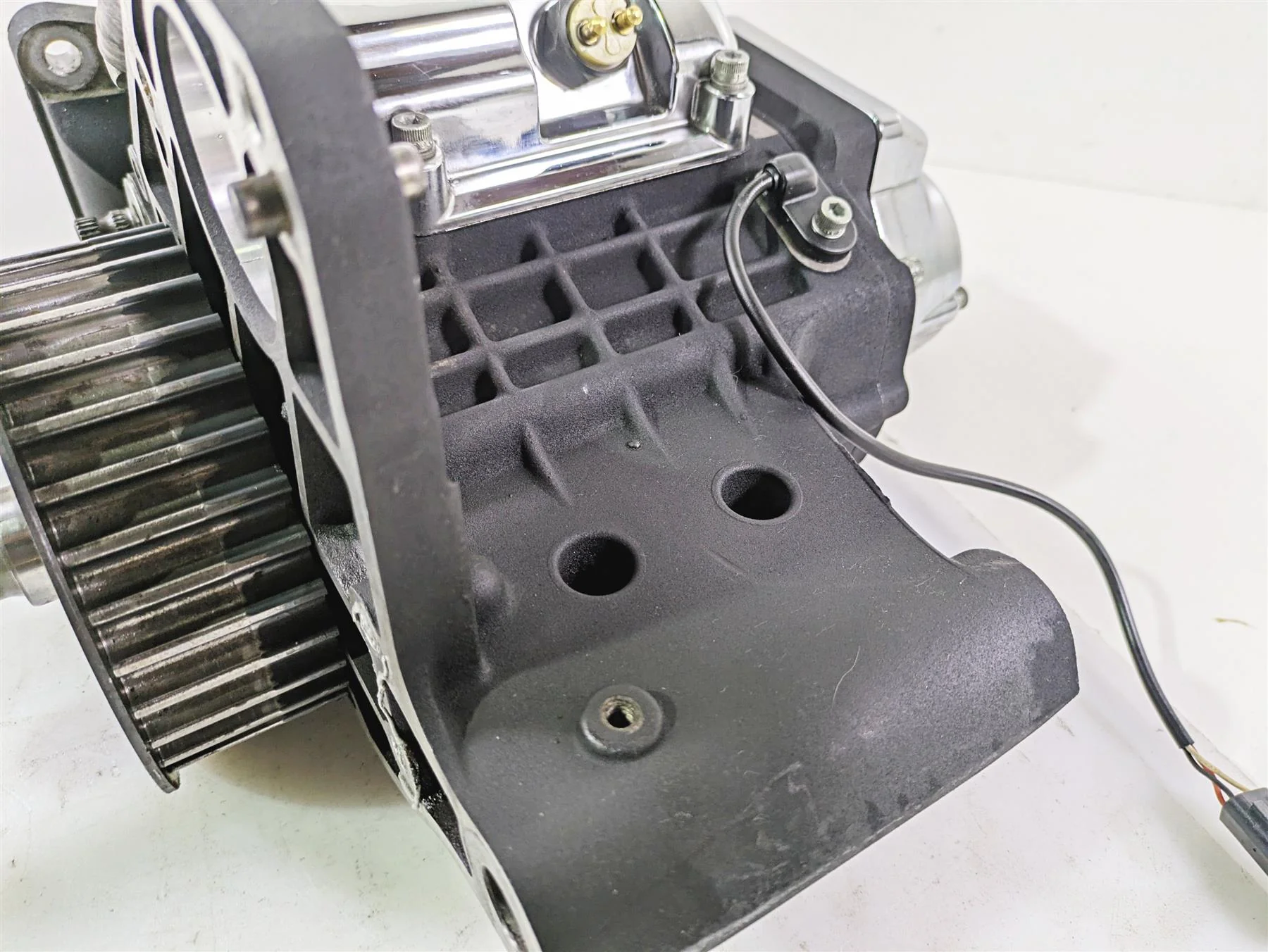 2004 Harley Softail FXSTDI Deuce Transmission Gear Box 5 Speed 33052-04 - Image 8