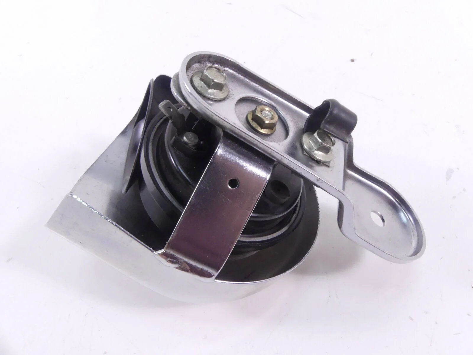 2004 Harley Touring FLHRSI Road King Horn With Chrome Cover 61300478A - Image 5