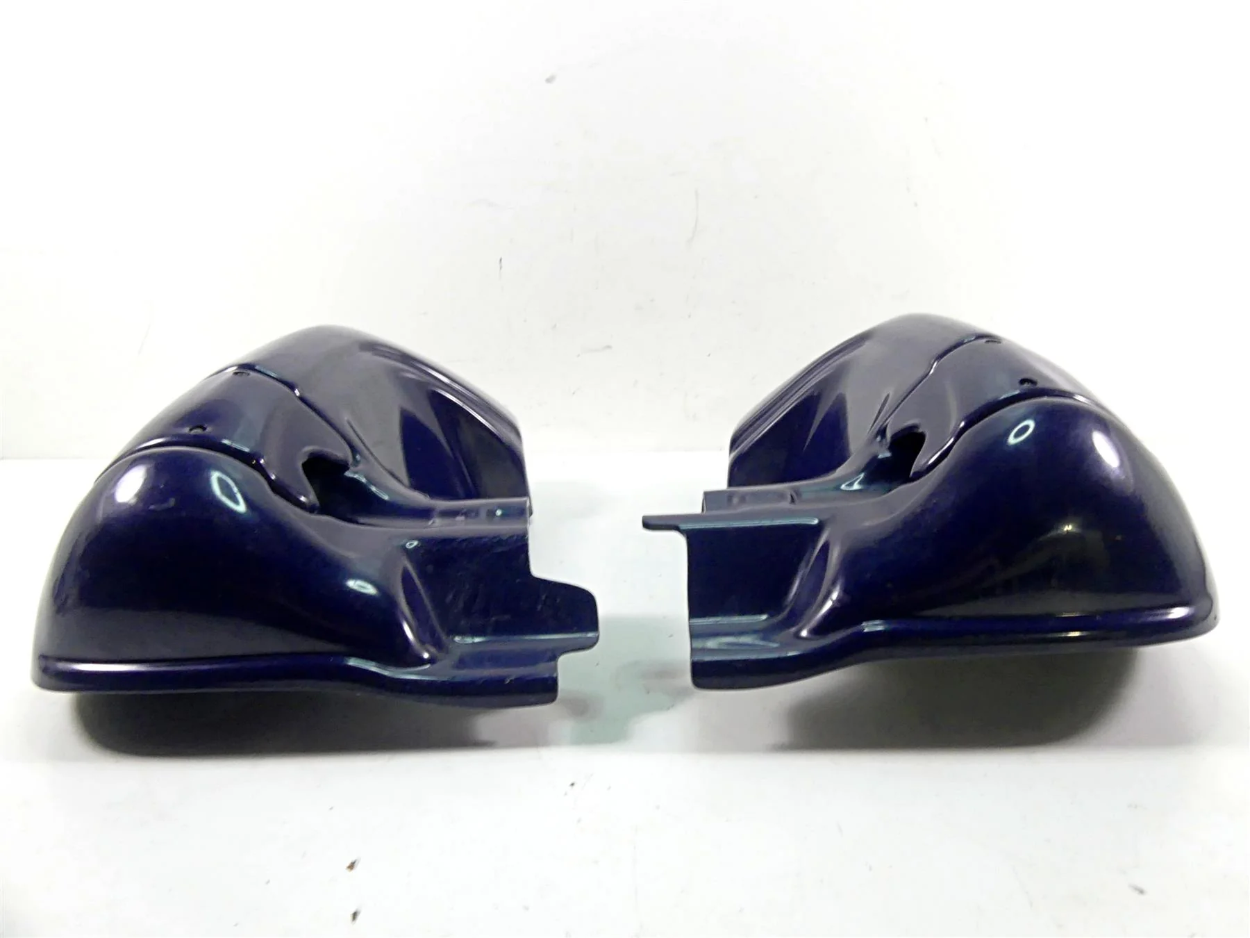 2004 Harley Touring FLHTCUI Electra Glide Lower Leg Fairing Cover Set 58836-04B - Image 2