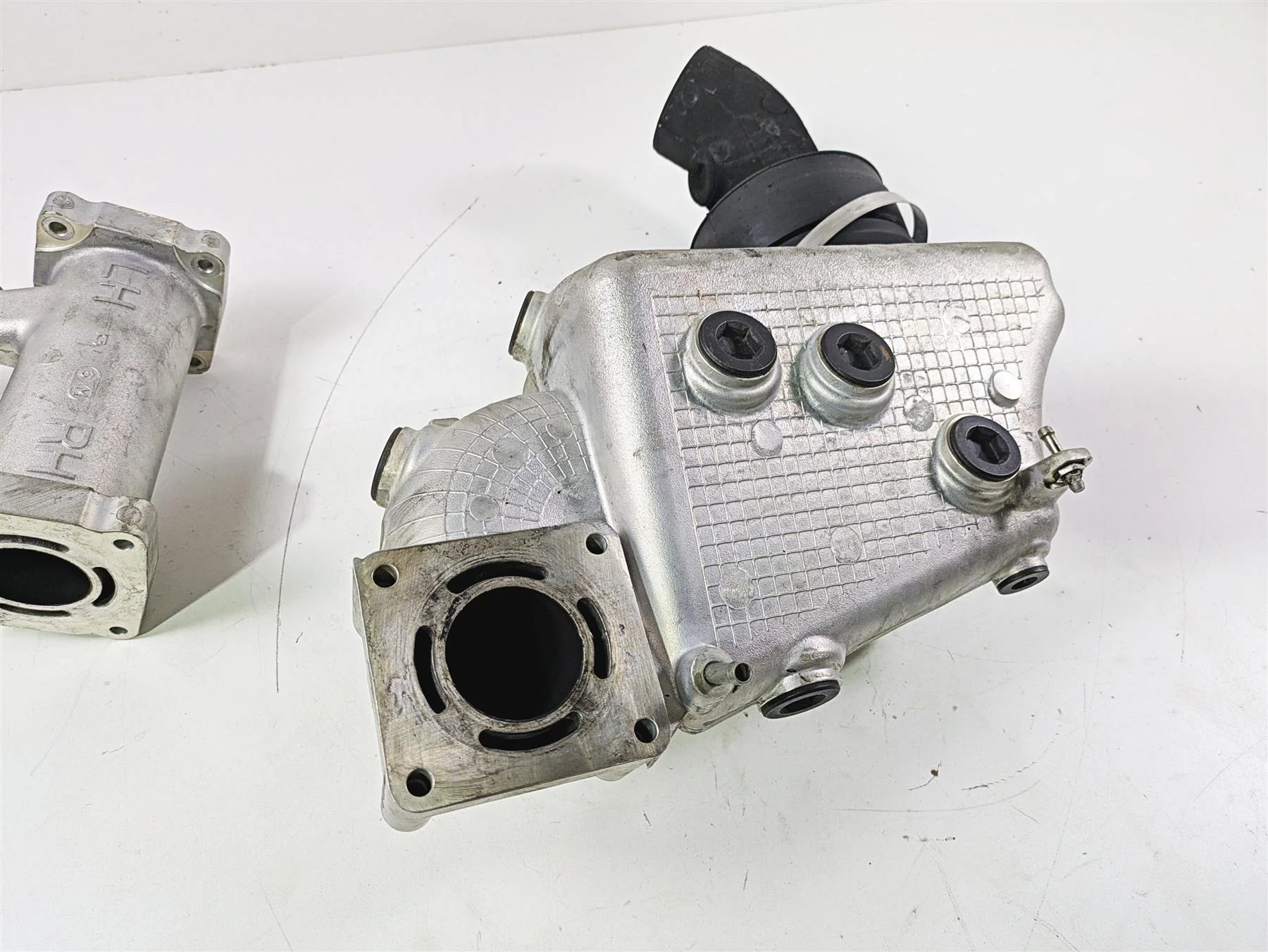 2004 Honda Aquatrax R-12X Exhaust Manifold Chamber 18310-HW3-671 - Image 12