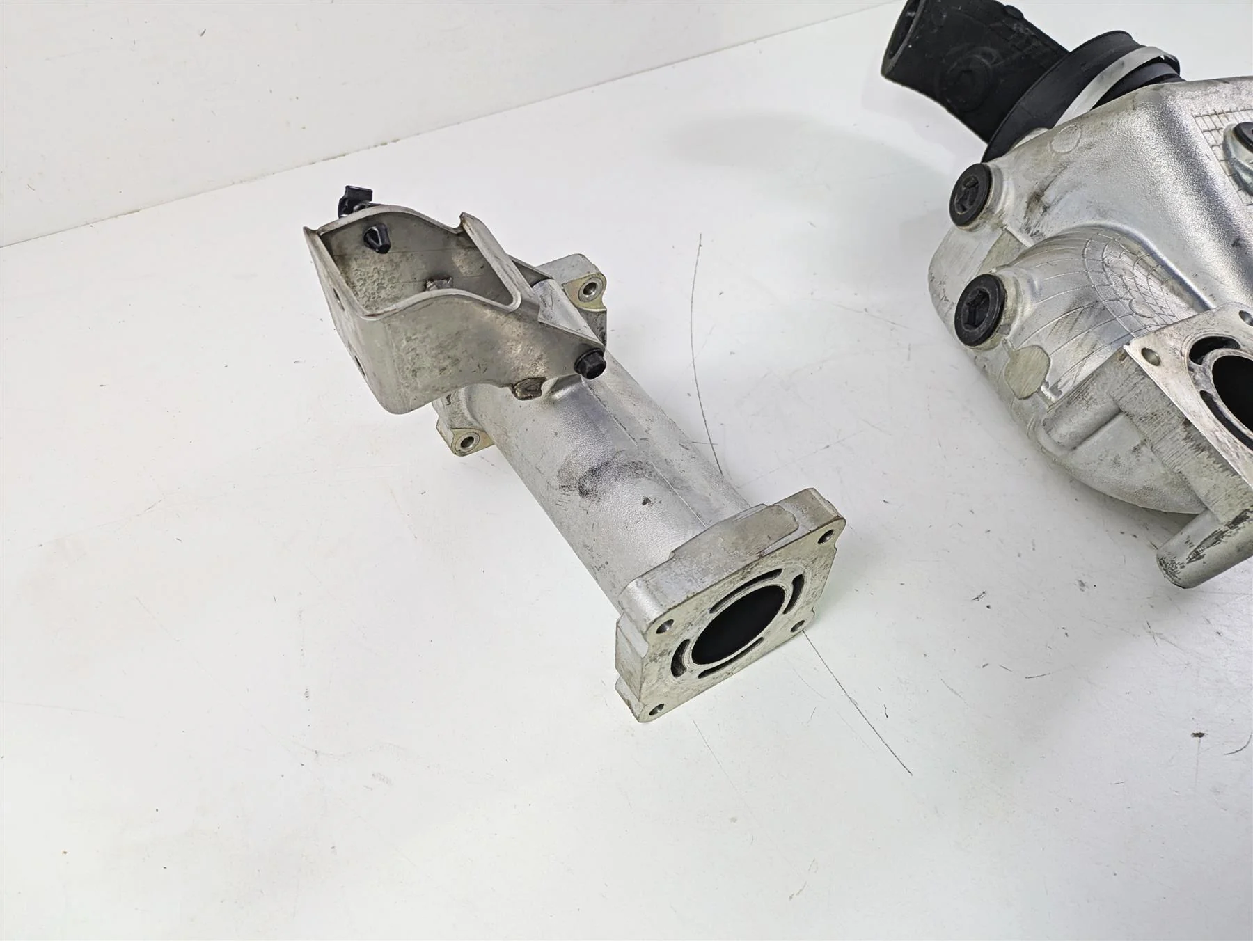 2004 Honda Aquatrax R-12X Exhaust Manifold Chamber 18310-HW3-671 - Image 3