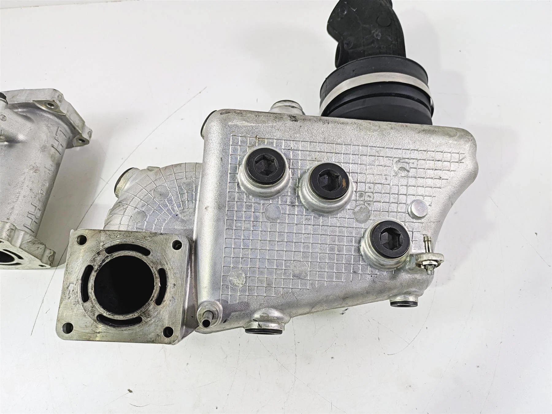 2004 Honda Aquatrax R-12X Exhaust Manifold Chamber 18310-HW3-671 - Image 4