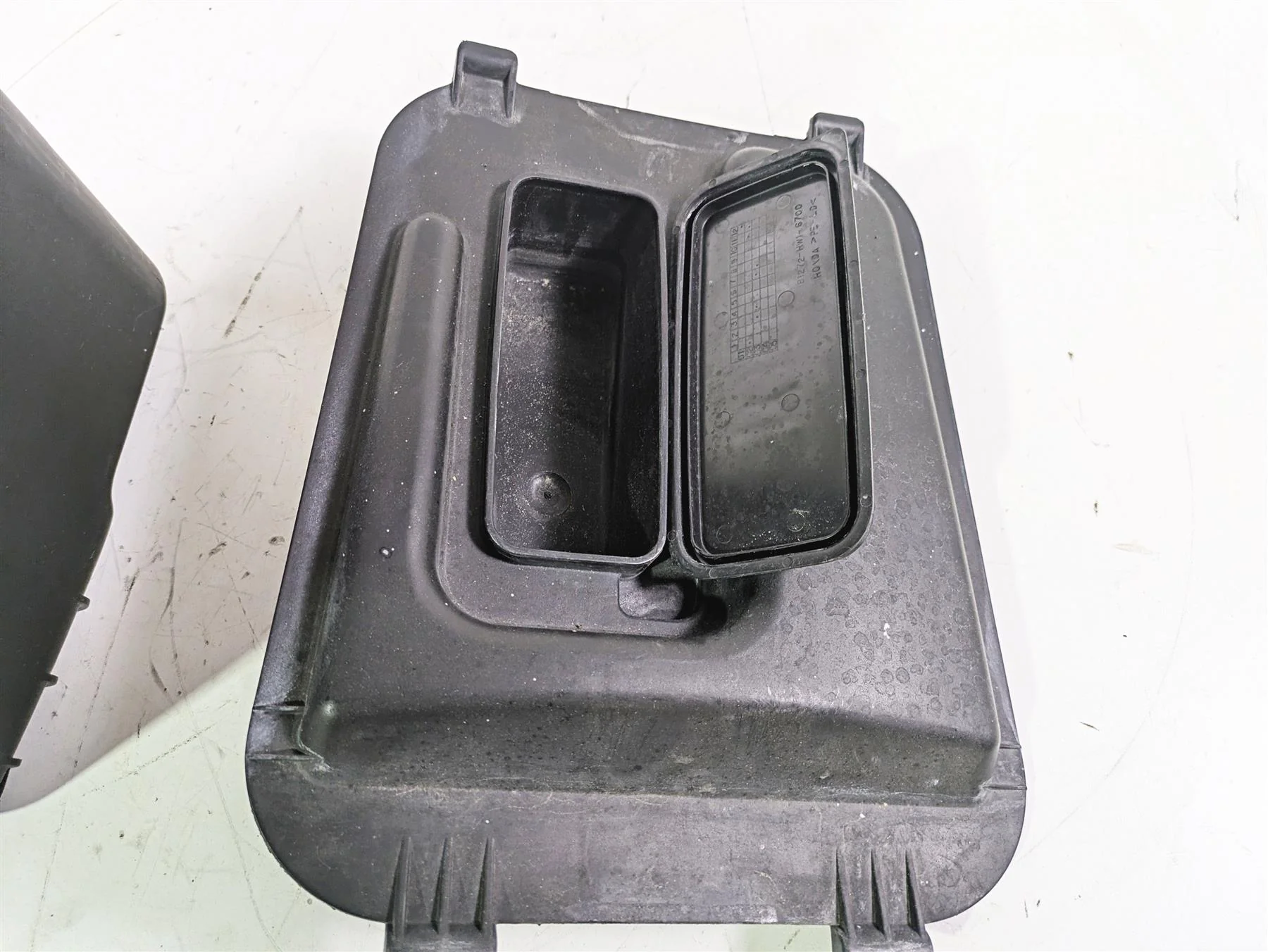 2004 Honda Aquatrax R-12X Front Storage Box Glove Compartment 81250-HW3-670 - Image 6
