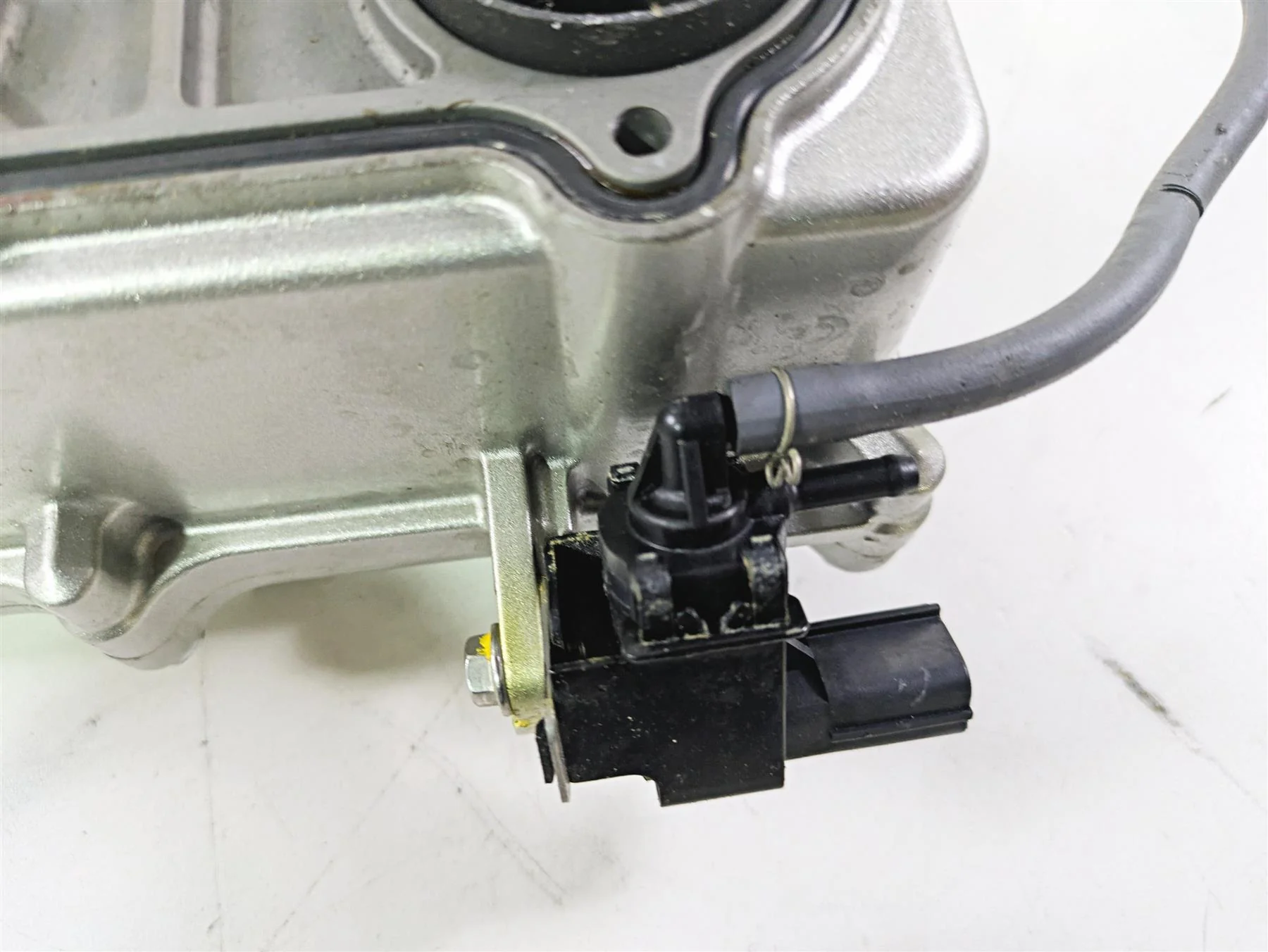 2004 Honda Aquatrax R-12X Sub Air Box Intake Manifold 16571-HW1-671 - Image 10