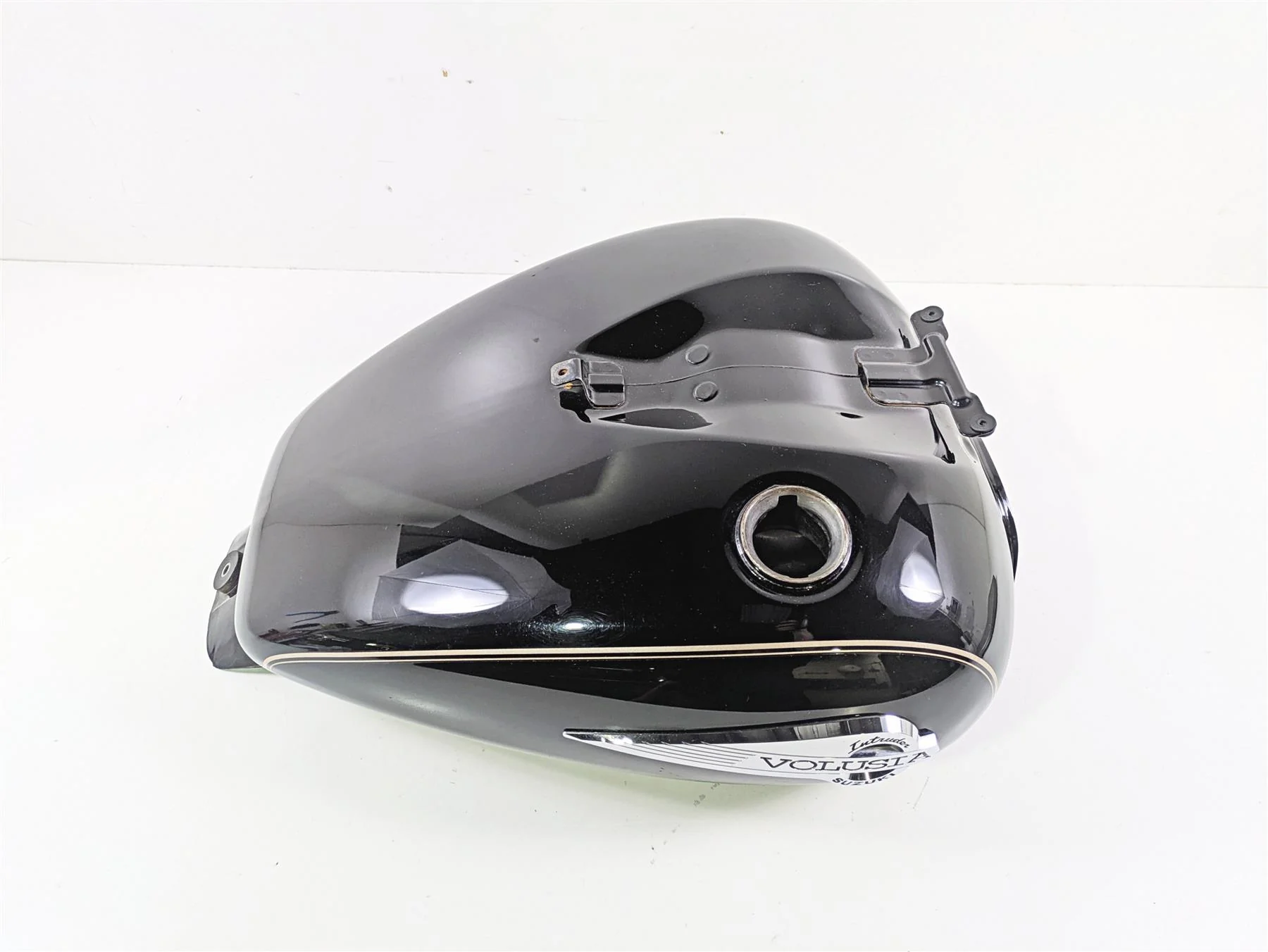 2004 Suzuki VL800 Intruder Volusia Fuel Gas Tank  44110-41F00-13L - Image 10