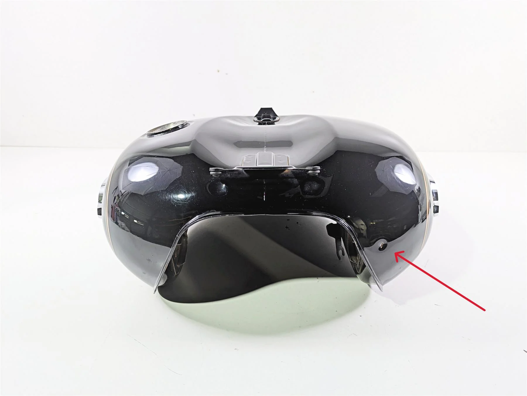 2004 Suzuki VL800 Intruder Volusia Fuel Gas Tank  44110-41F00-13L - Image 2