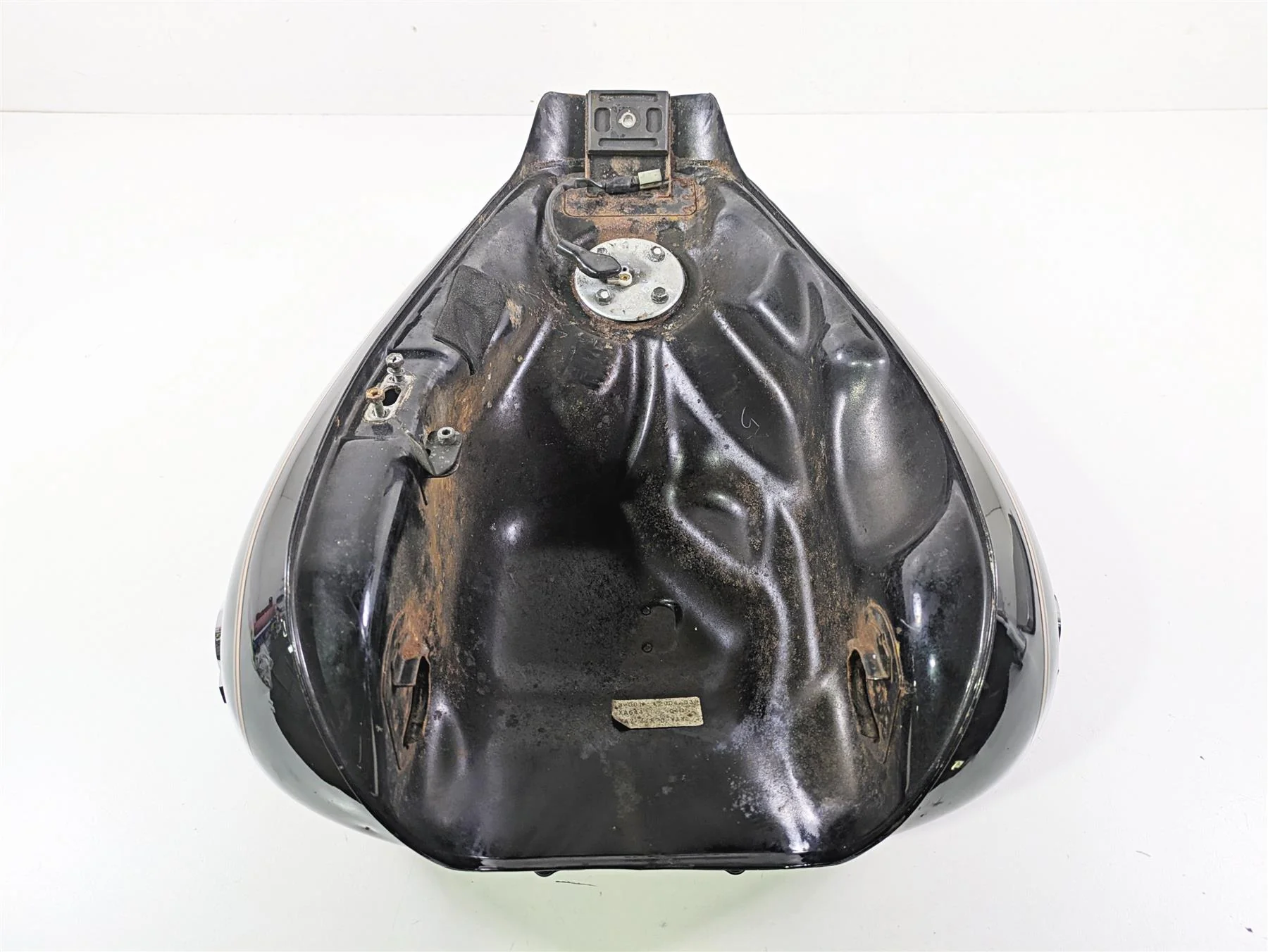 2004 Suzuki VL800 Intruder Volusia Fuel Gas Tank  44110-41F00-13L - Image 3