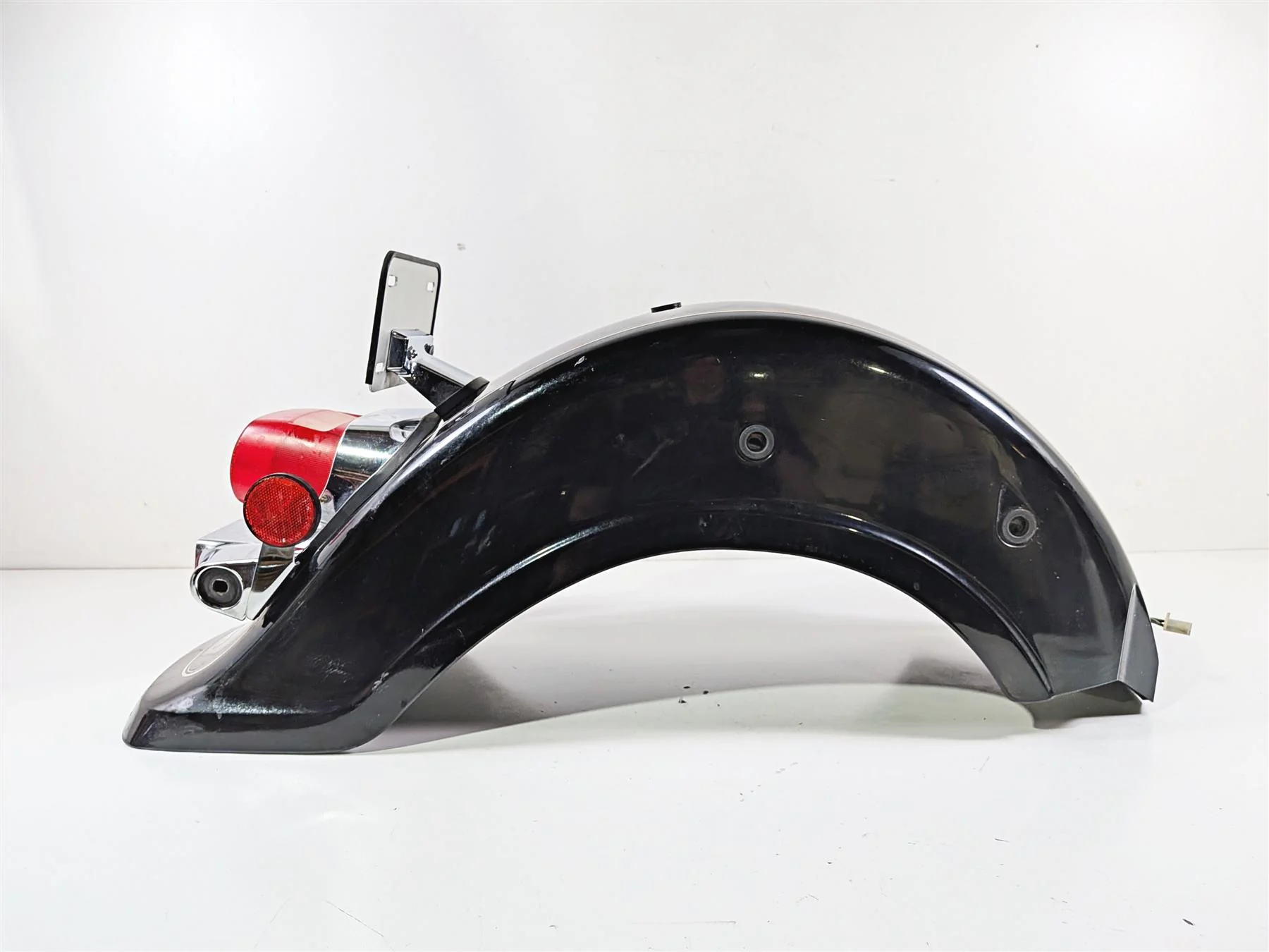 2004 Suzuki VL800 Intruder Volusia Rear Fender & Taillight 63110-41F40-YAY - Image 2