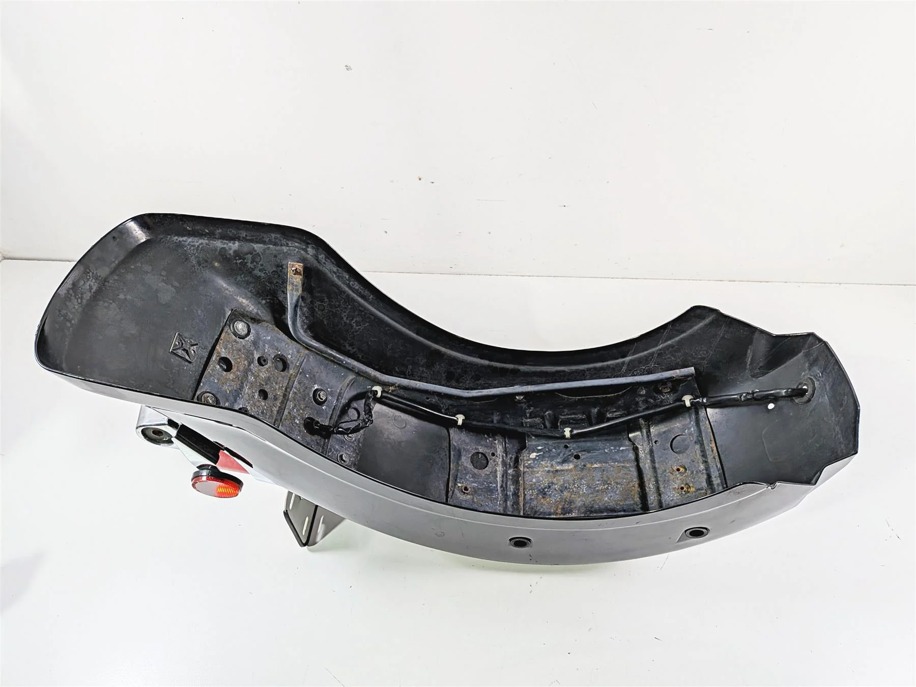 2004 Suzuki VL800 Intruder Volusia Rear Fender & Taillight 63110-41F40-YAY - Image 6