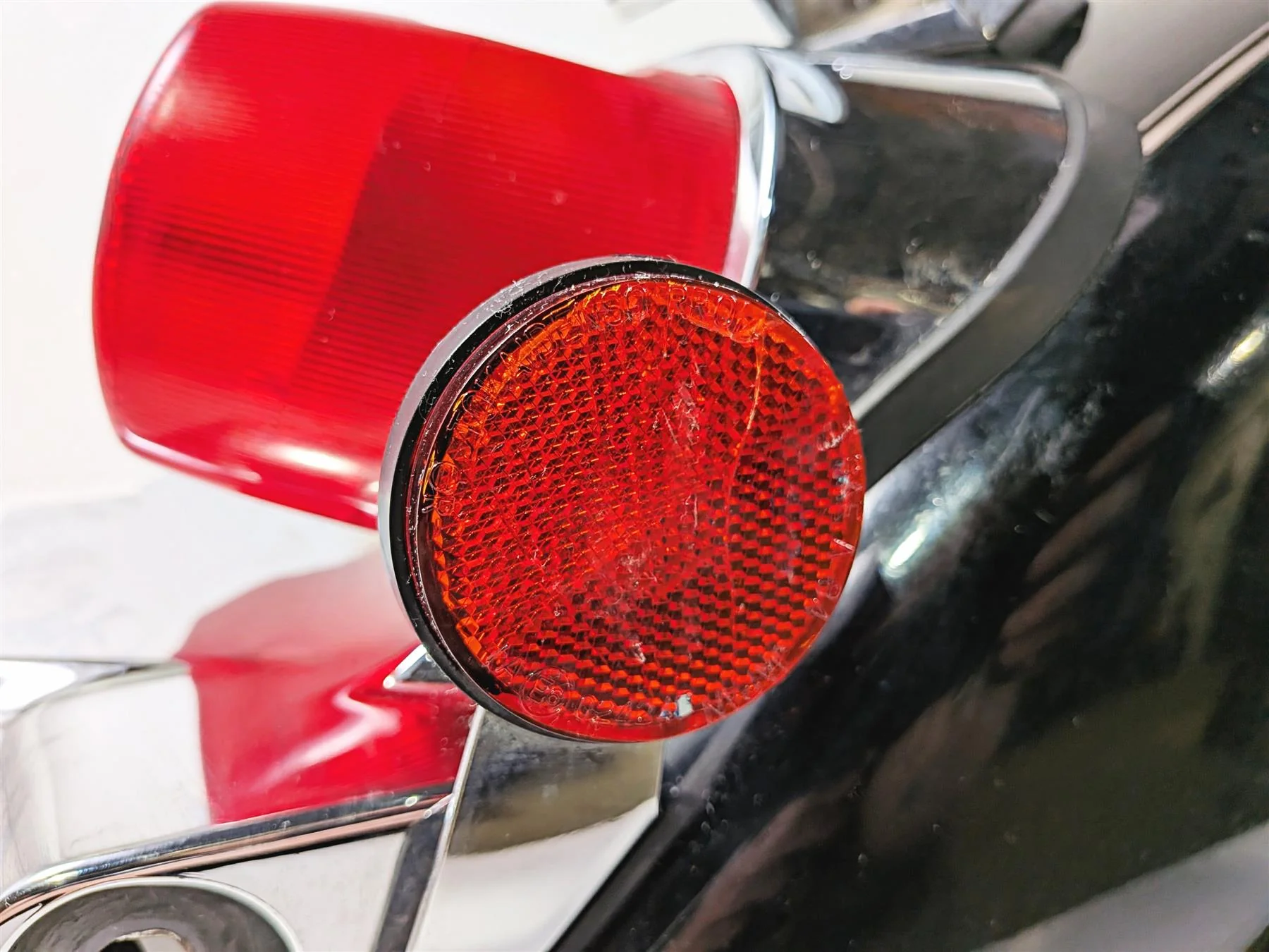 2004 Suzuki VL800 Intruder Volusia Rear Fender & Taillight 63110-41F40-YAY - Image 9