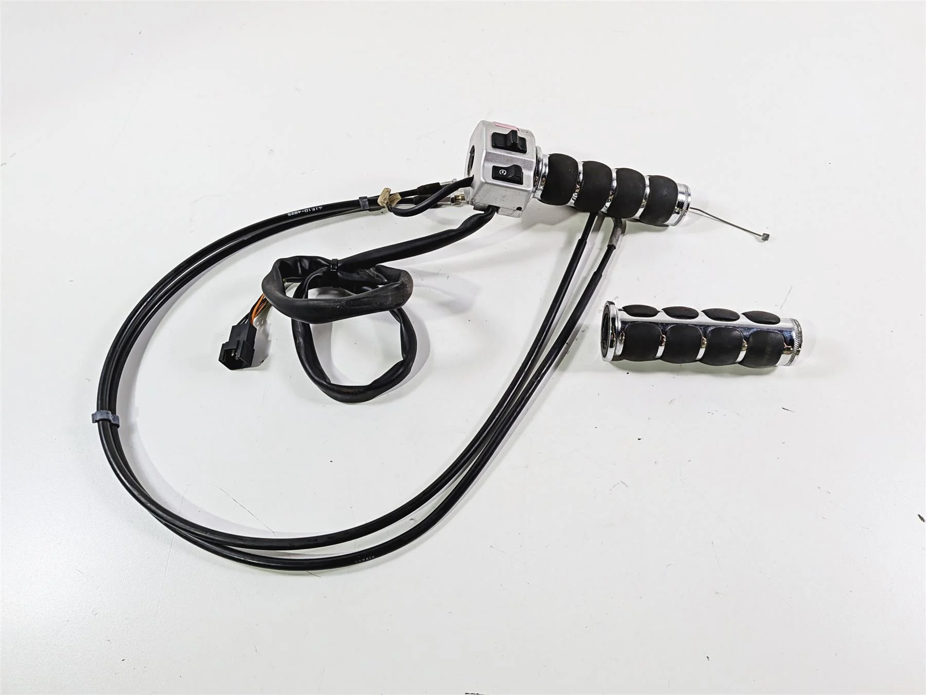 2004 Suzuki VL800 Intruder Volusia Right Hand Control Switch 37200-41F90