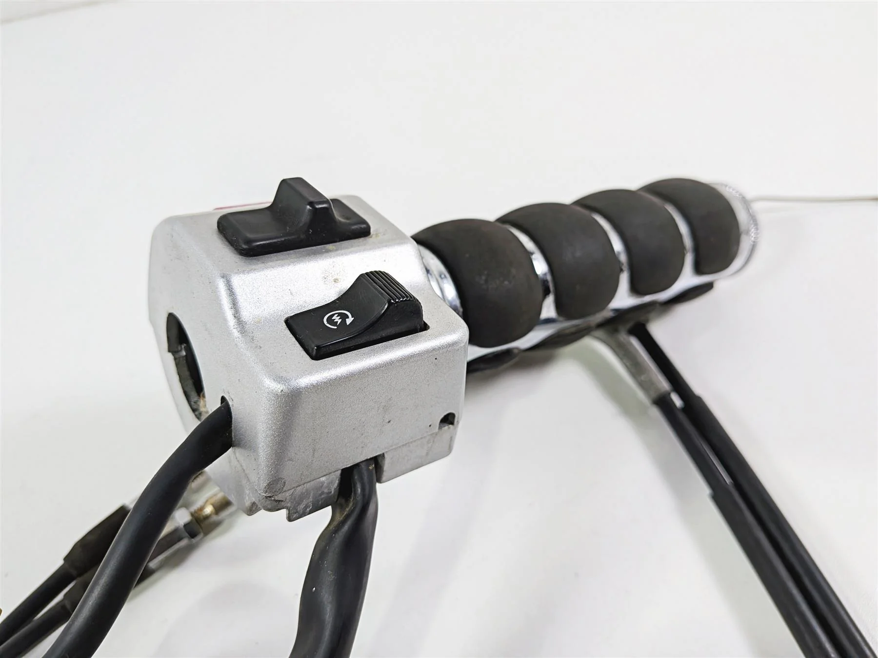 2004 Suzuki VL800 Intruder Volusia Right Hand Control Switch 37200-41F90 - Image 11