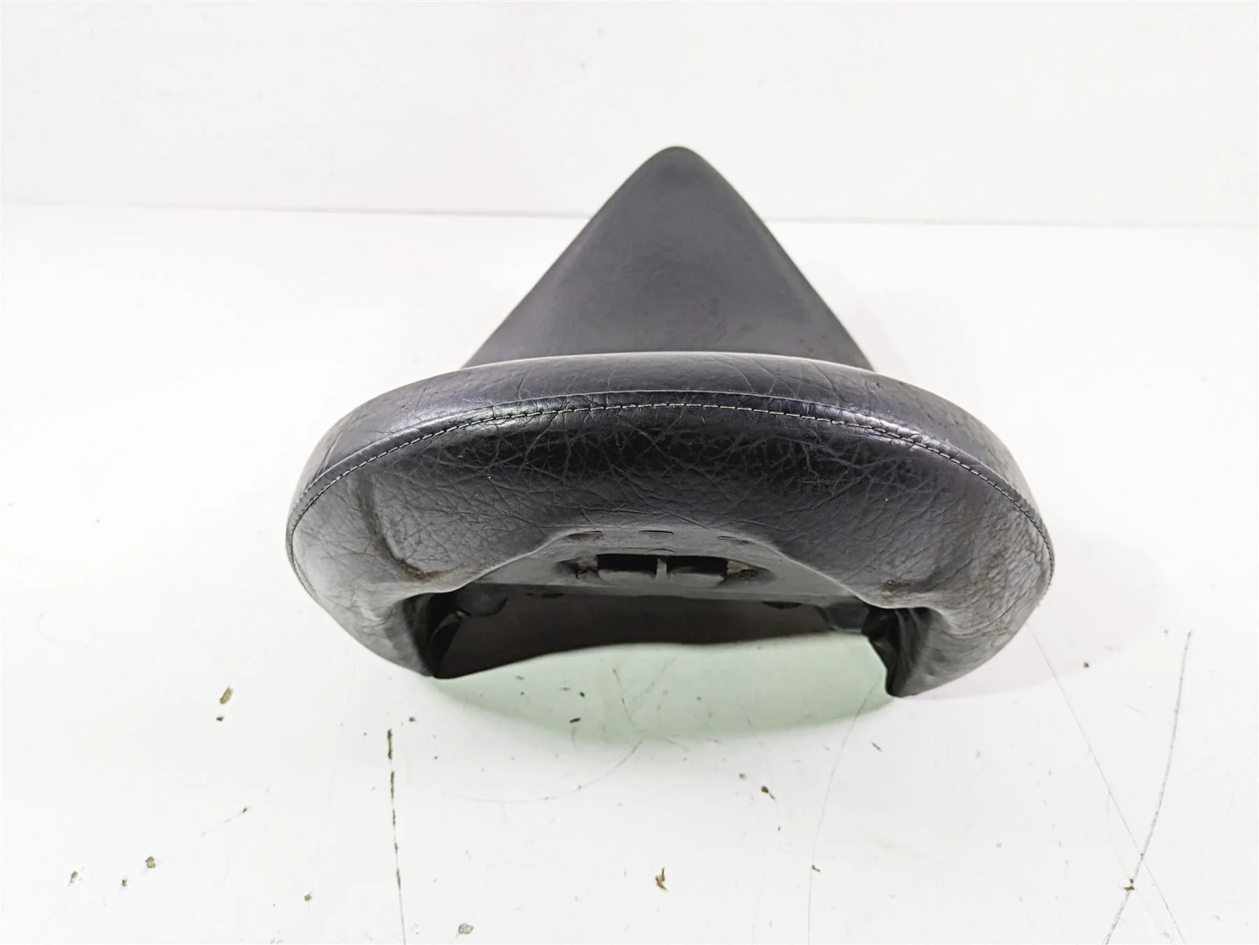 2004 Victory Kingpin Front Driver Rider Seat 2874599 2683237 - Image 4