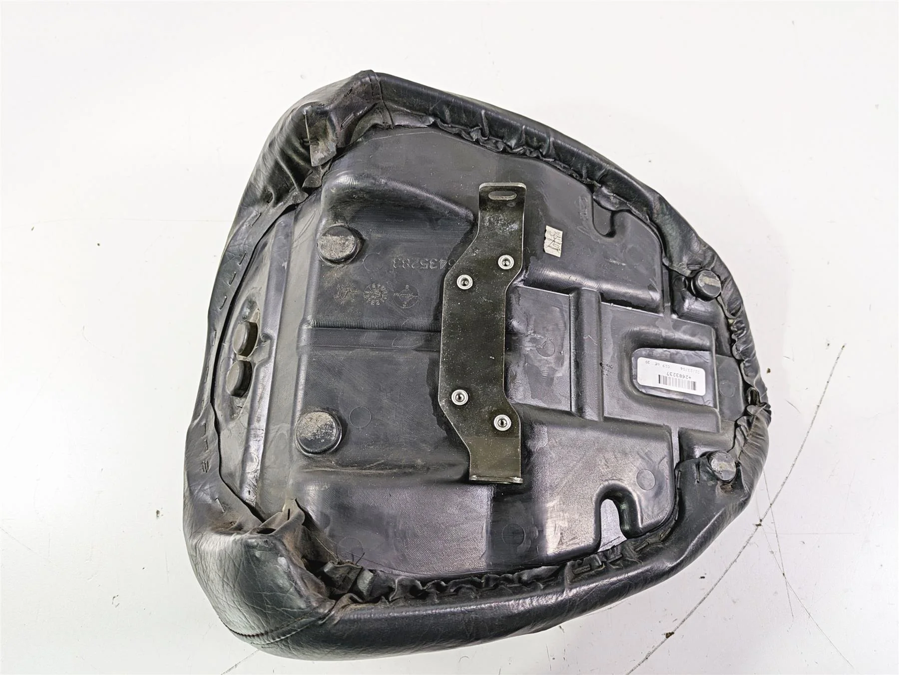 2004 Victory Kingpin Front Driver Rider Seat 2874599 2683237 - Image 6