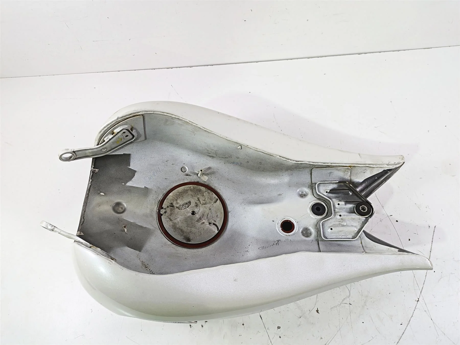 2004 Victory Kingpin Fuel Gas Petrol Tank Bronze Mist Pearl White - Dent 1014755 - Image 8