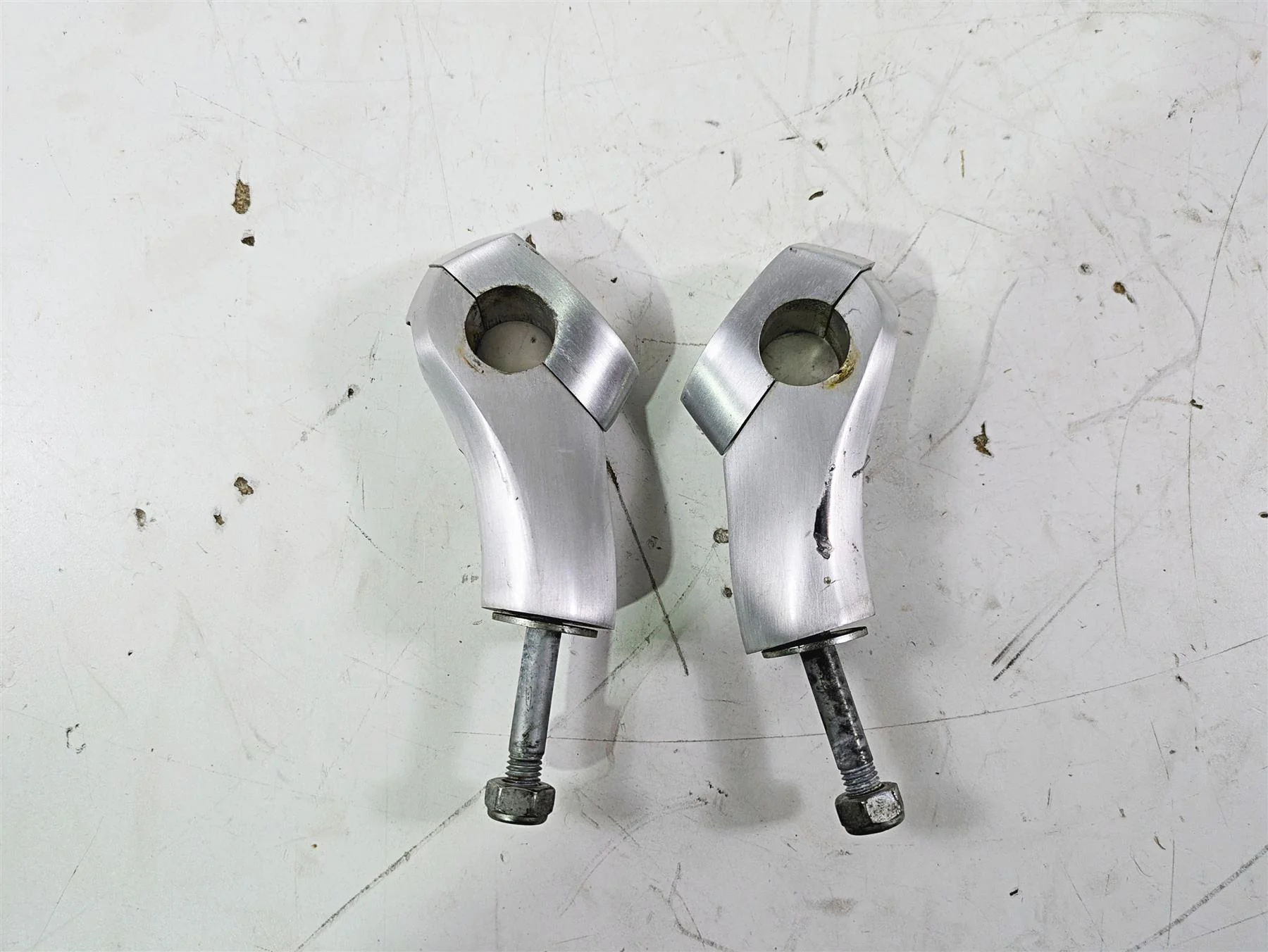 2004 Victory Kingpin Handlebar Riser Holder Set 1821325 1821325