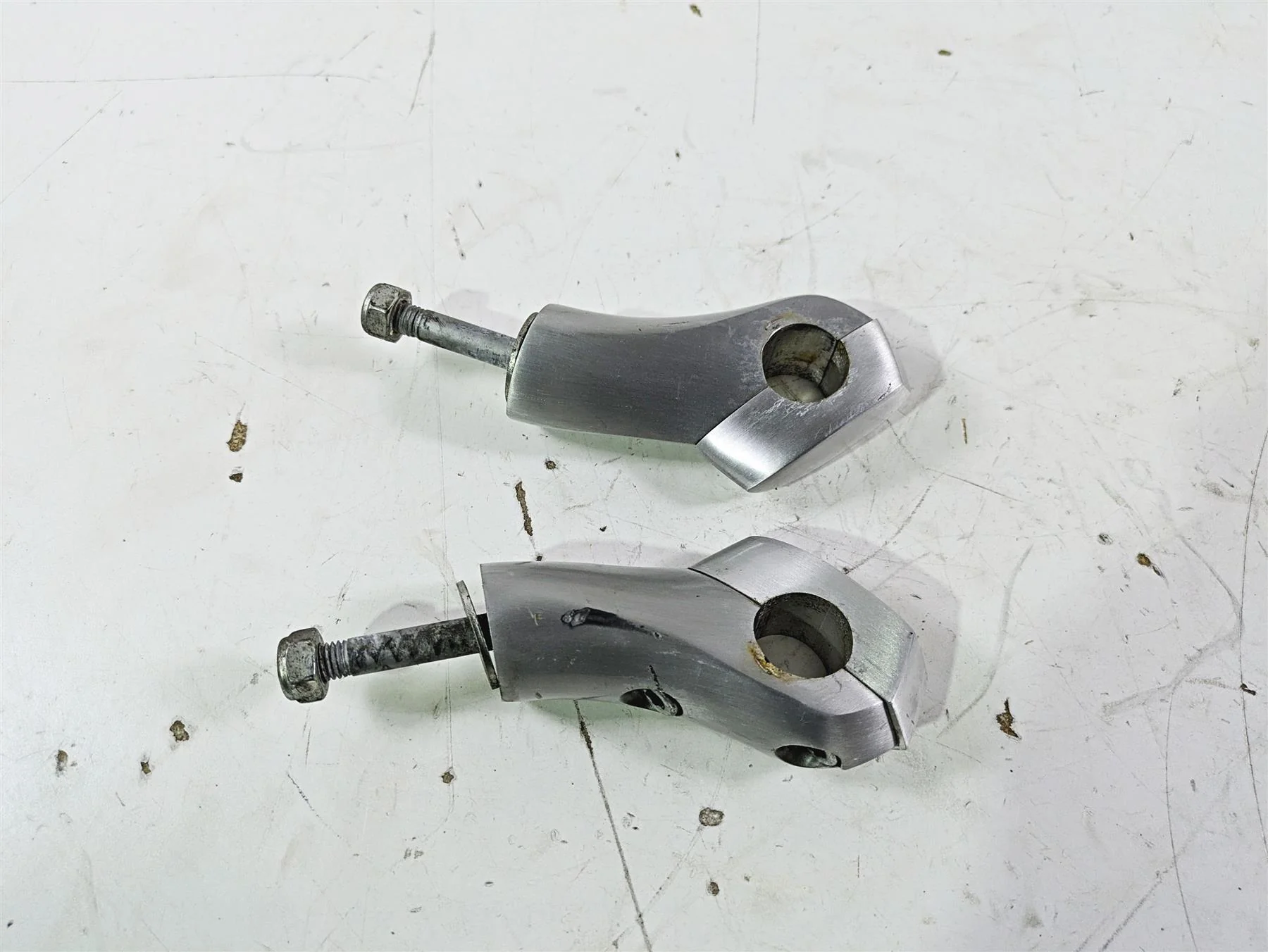 2004 Victory Kingpin Handlebar Riser Holder Set 1821325 1821325 - Image 10