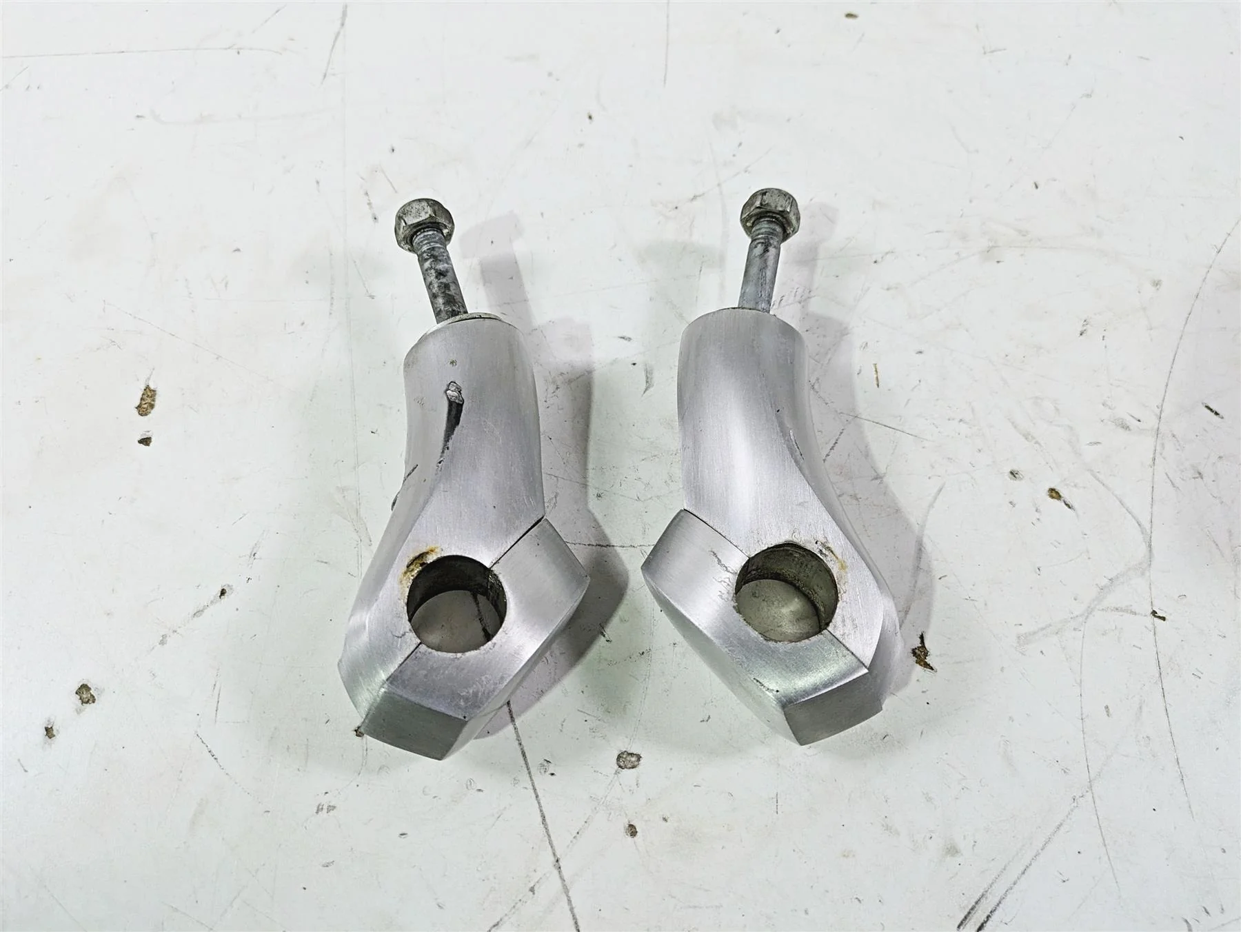 2004 Victory Kingpin Handlebar Riser Holder Set 1821325 1821325 - Image 11
