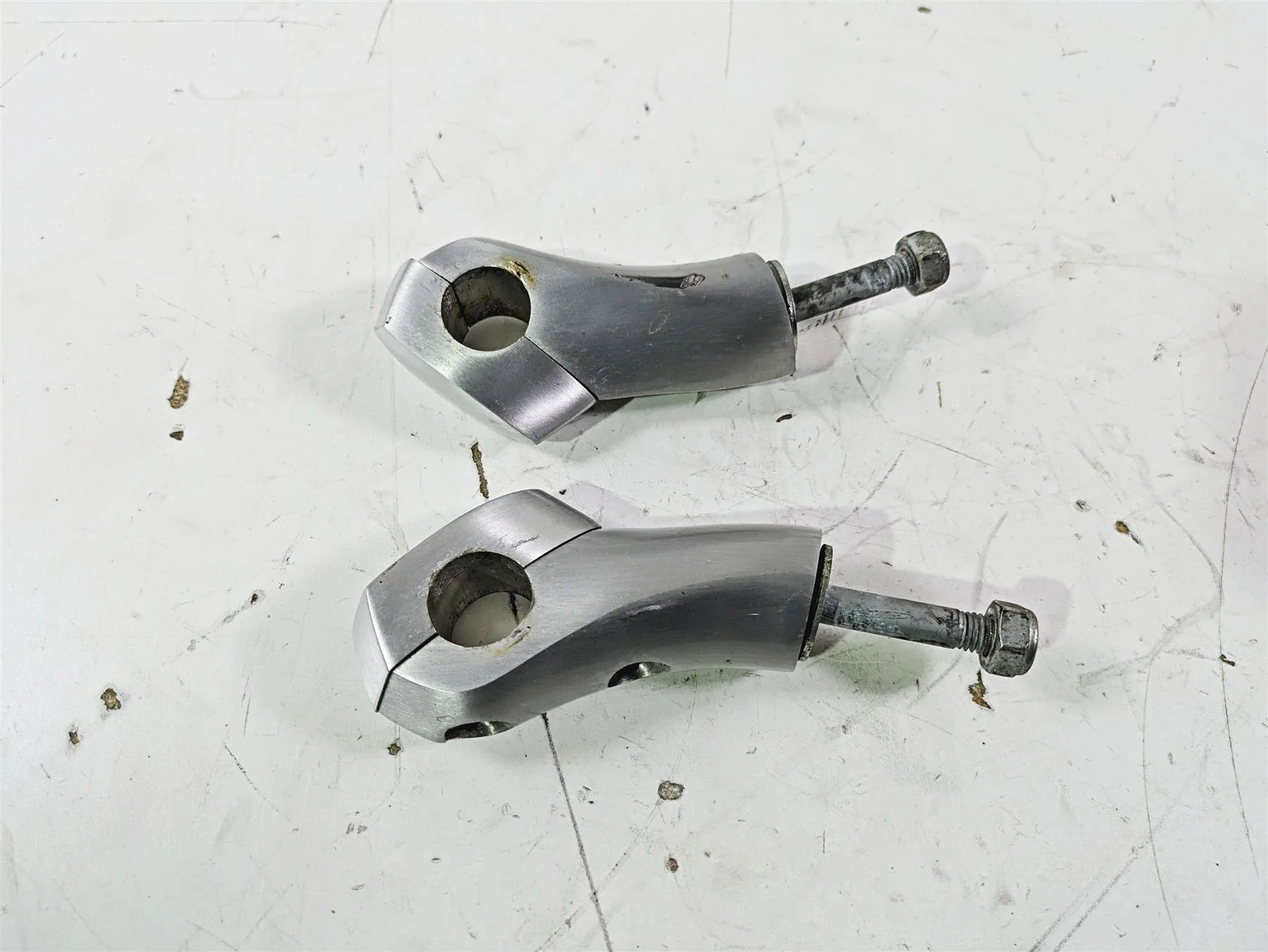 2004 Victory Kingpin Handlebar Riser Holder Set 1821325 1821325 - Image 12
