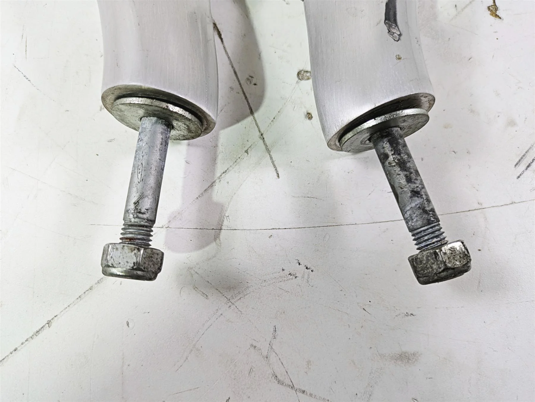 2004 Victory Kingpin Handlebar Riser Holder Set 1821325 1821325 - Image 2