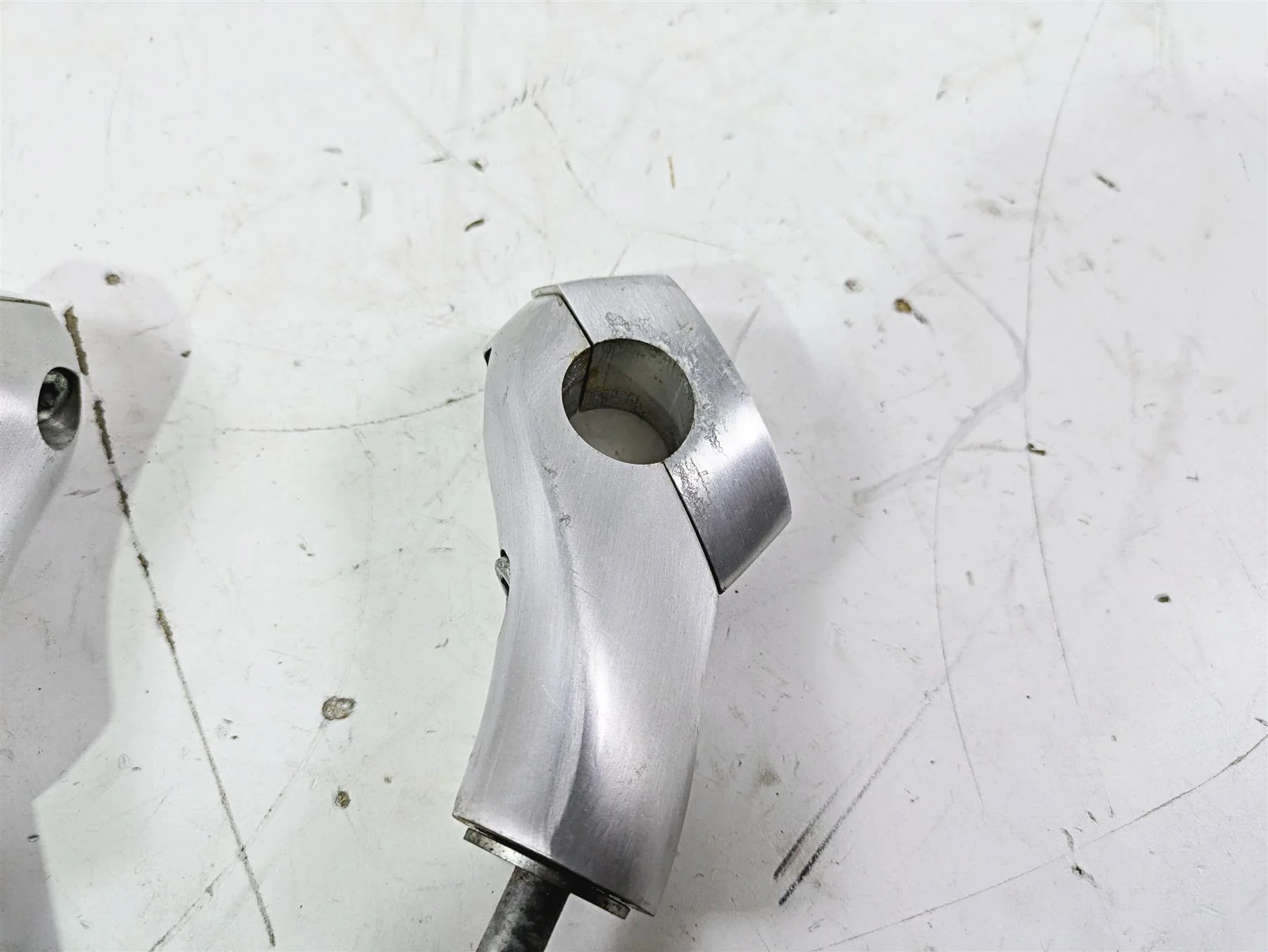 2004 Victory Kingpin Handlebar Riser Holder Set 1821325 1821325 - Image 5