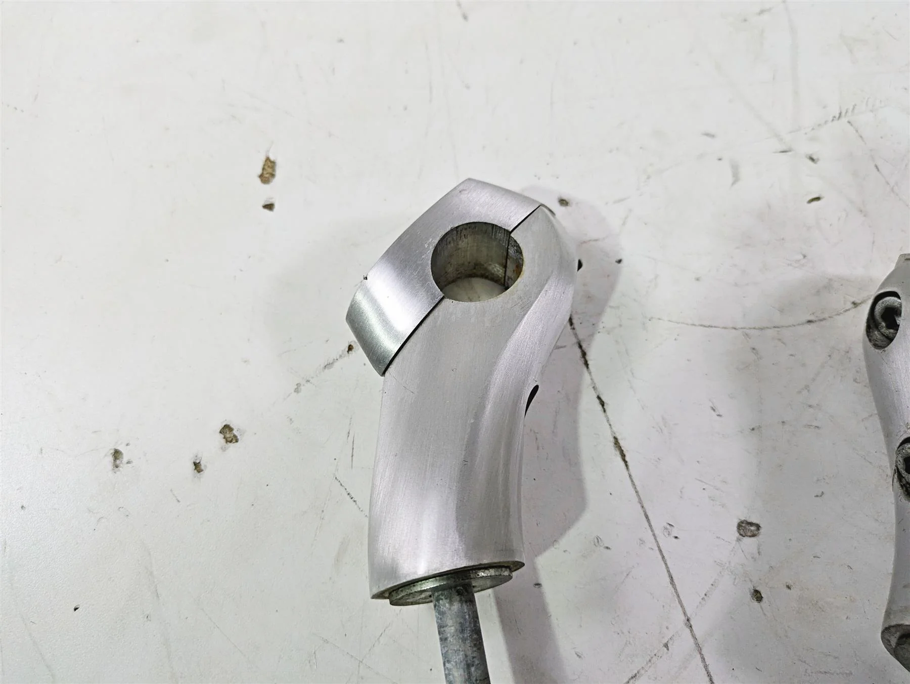 2004 Victory Kingpin Handlebar Riser Holder Set 1821325 1821325 - Image 6