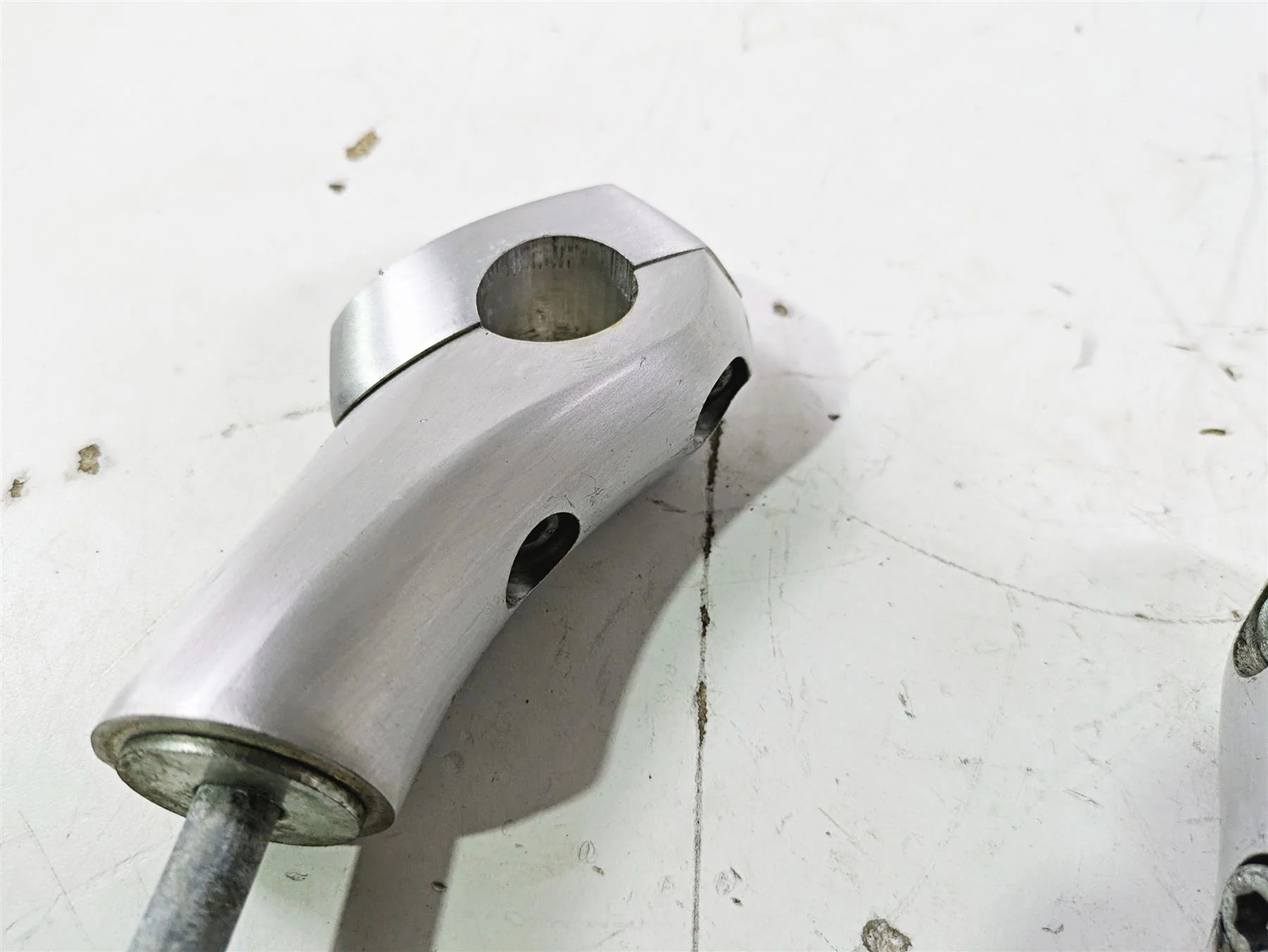 2004 Victory Kingpin Handlebar Riser Holder Set 1821325 1821325 - Image 7