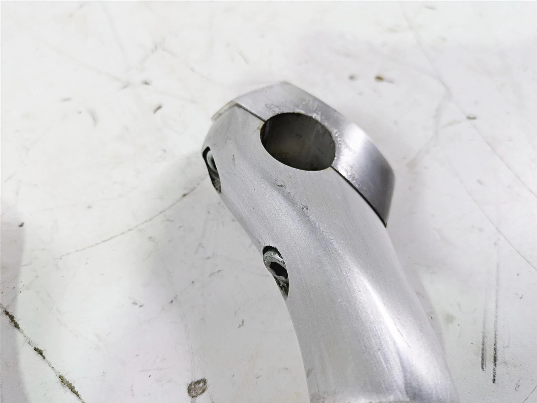 2004 Victory Kingpin Handlebar Riser Holder Set 1821325 1821325 - Image 8