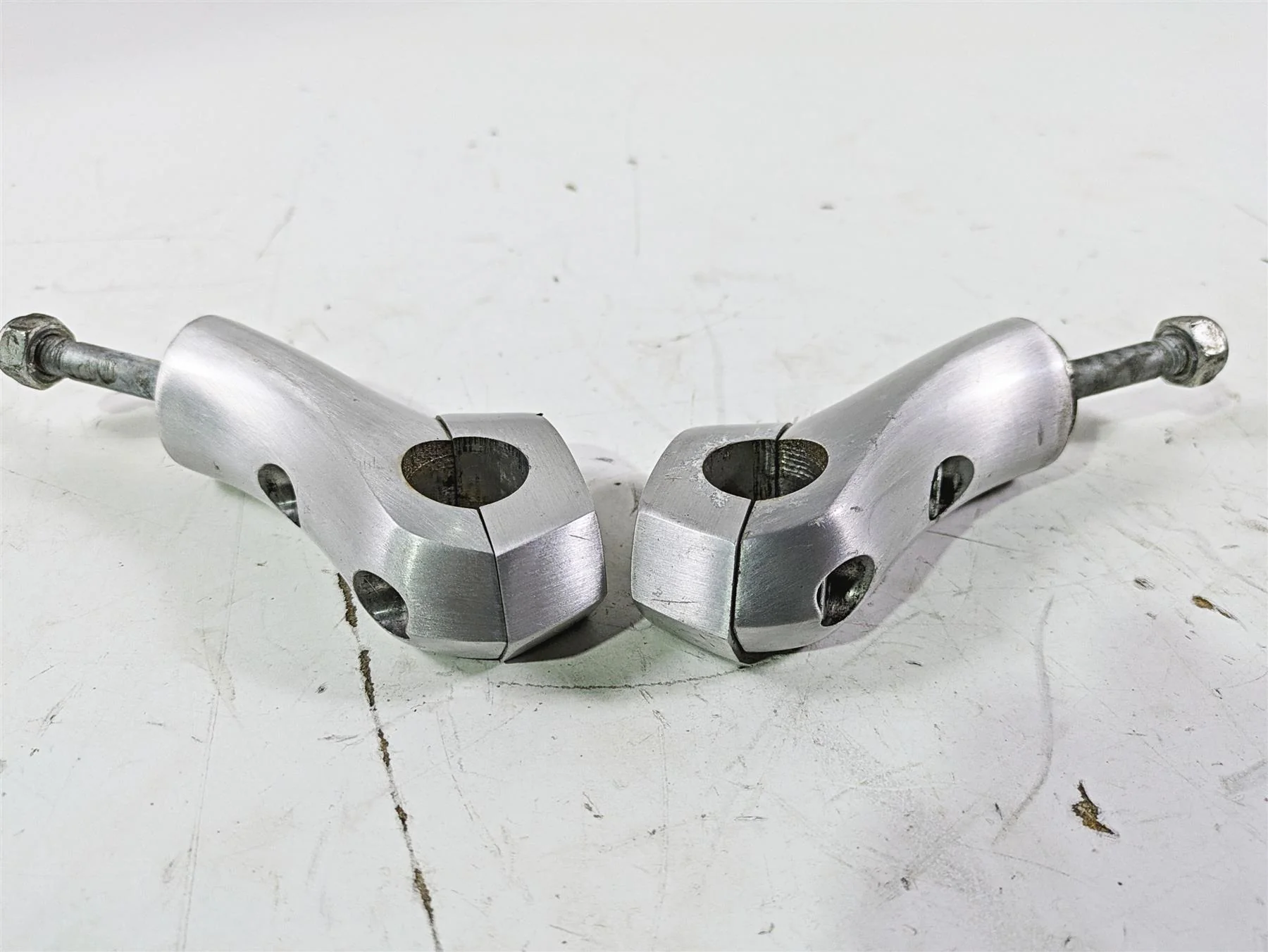 2004 Victory Kingpin Handlebar Riser Holder Set 1821325 1821325 - Image 9