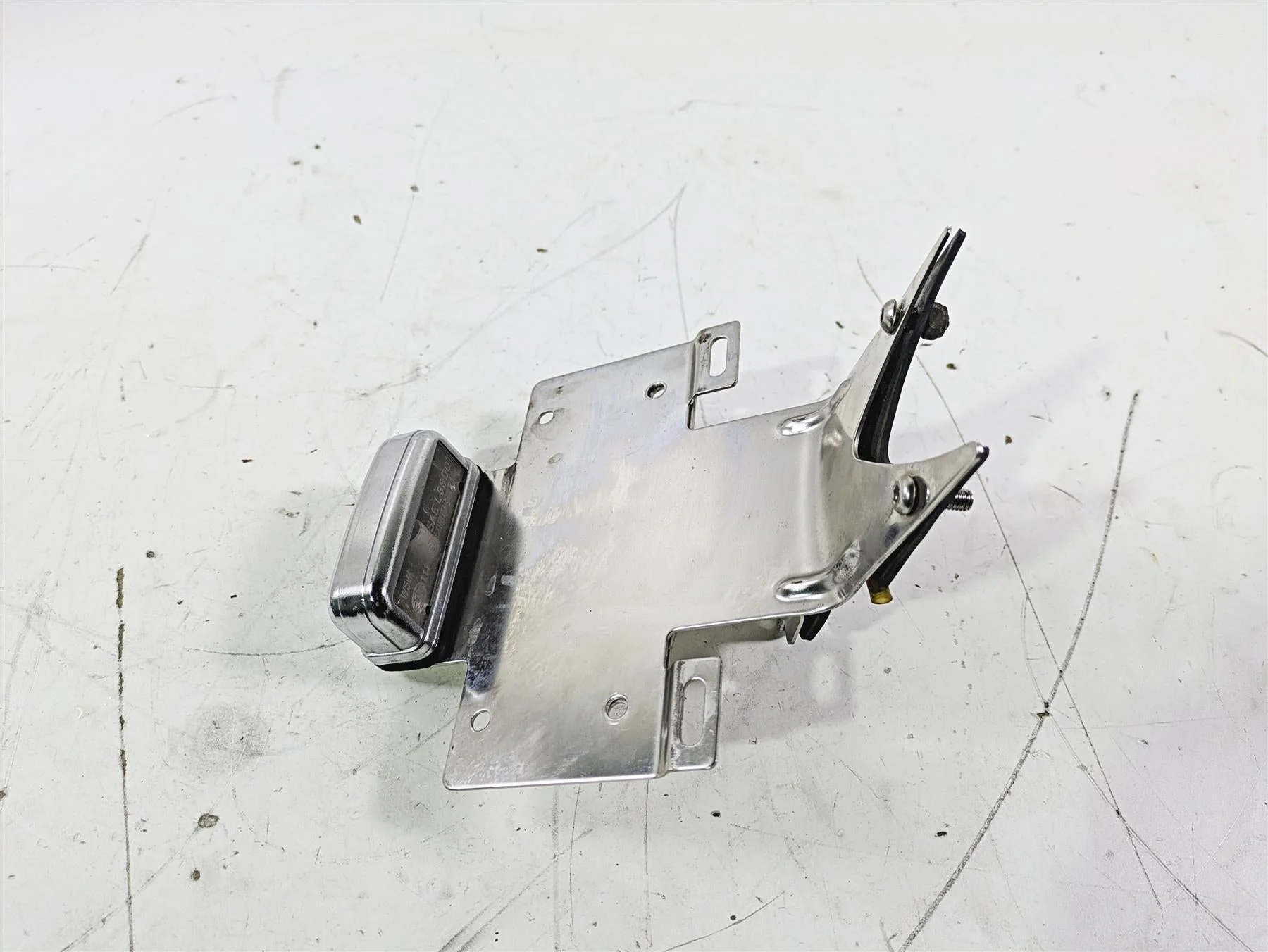 2004 Victory Kingpin Rear License Plate Holder Bracket 5247445 - Image 10