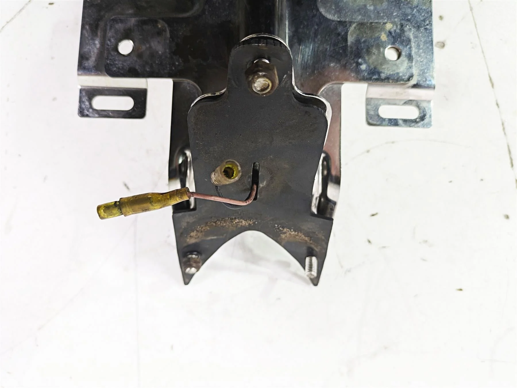 2004 Victory Kingpin Rear License Plate Holder Bracket 5247445 - Image 7