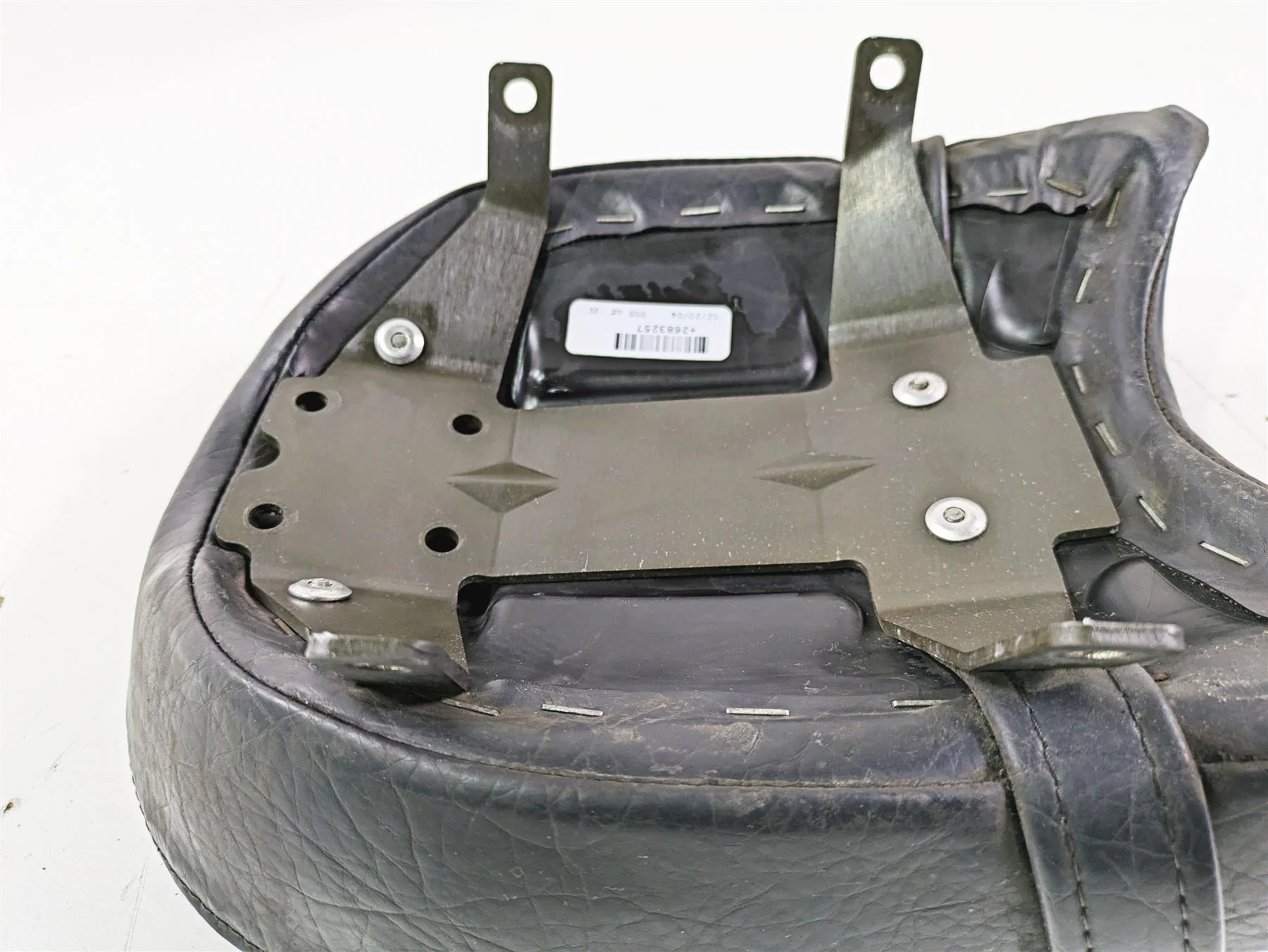 2004 Victory Kingpin Rear Passenger Pillion Seat Saddle + Mount 2683257 - Image 9
