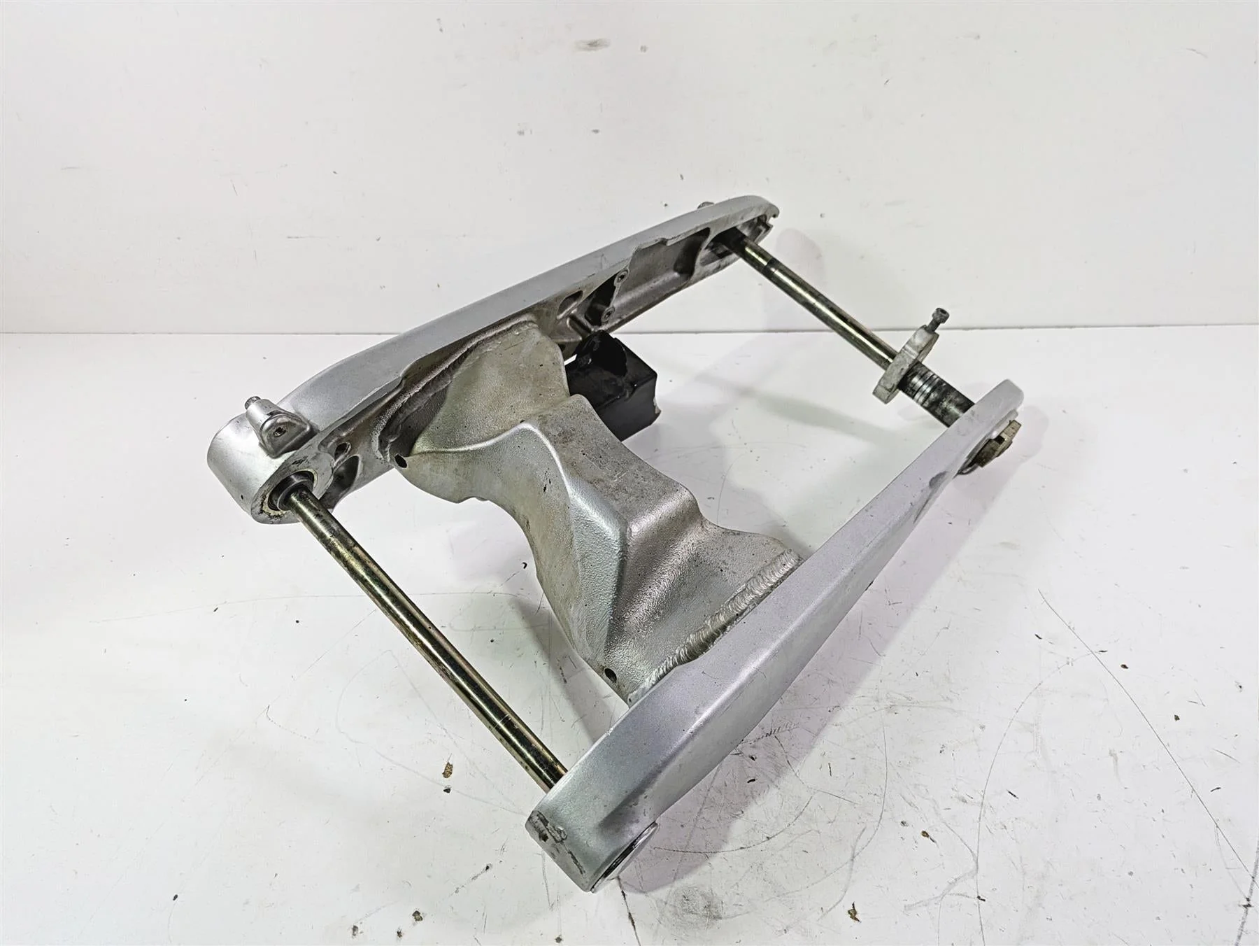 2004 Victory Kingpin Rear Swingarm Swing Arm Axle Set 1014408 1014408 - Image 12