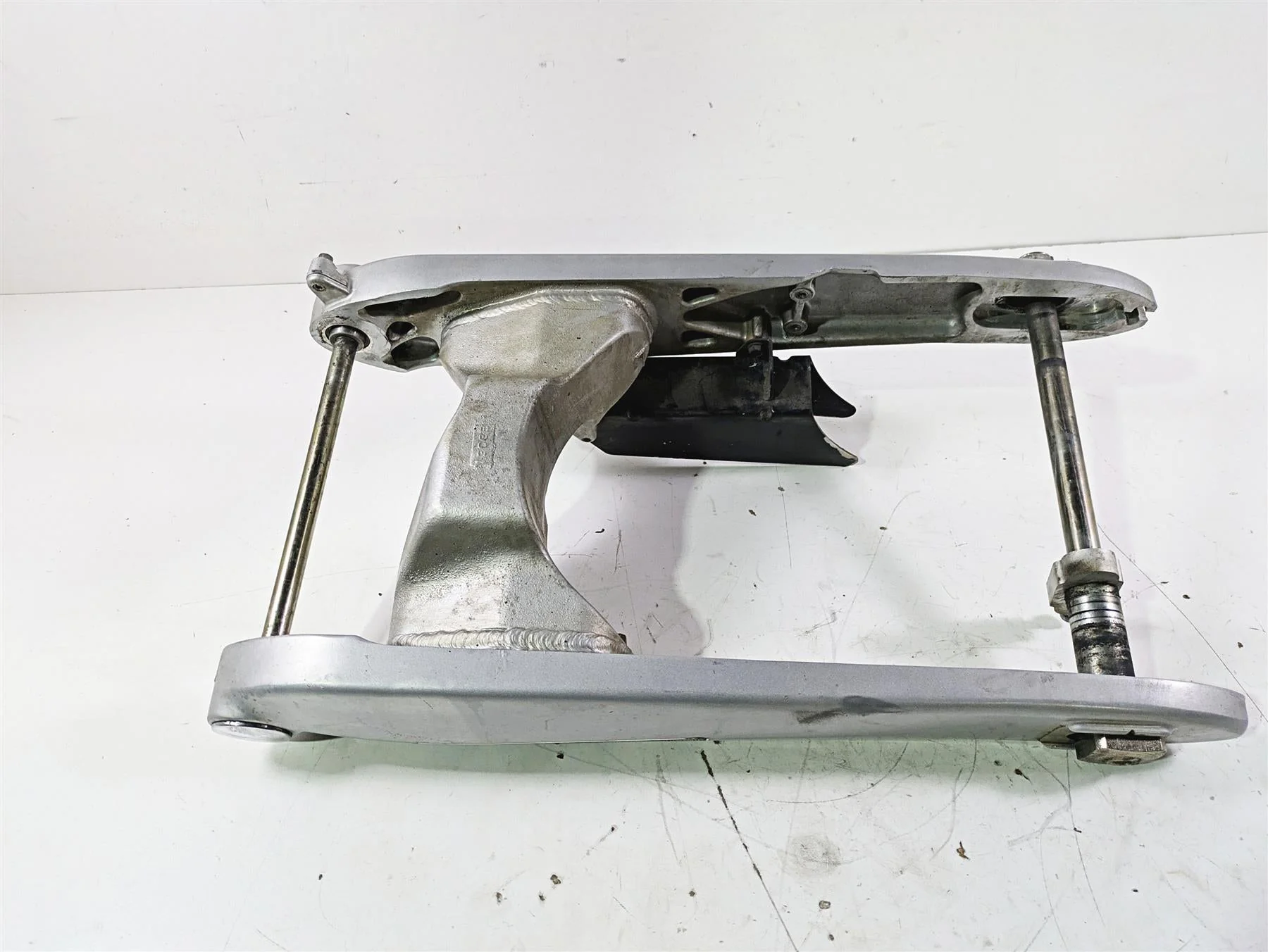 2004 Victory Kingpin Rear Swingarm Swing Arm Axle Set 1014408 1014408 - Image 3