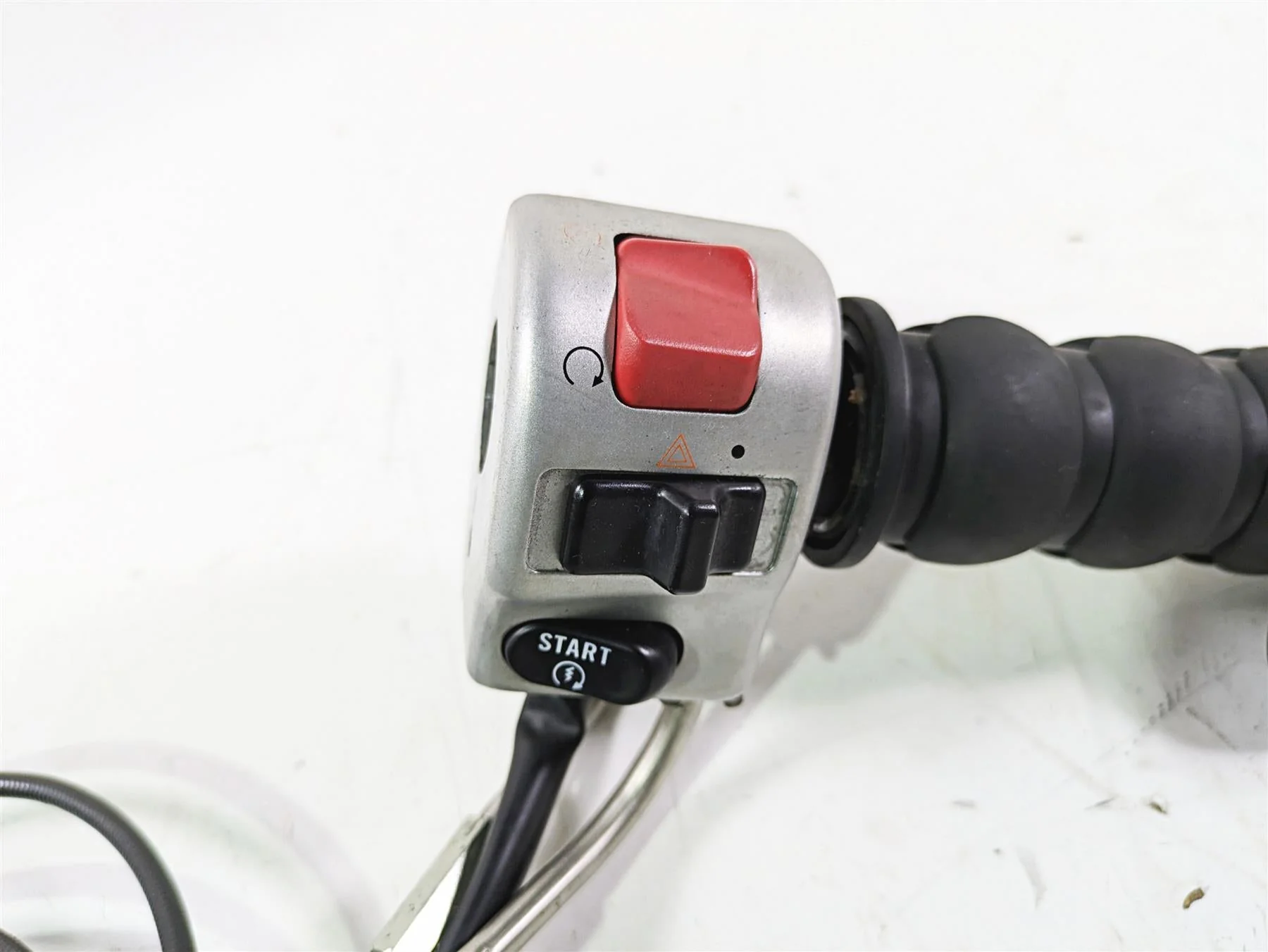 2004 Victory Kingpin Right Hand Control Switch + Throttle Cable & Grip 4010699 - Image 8