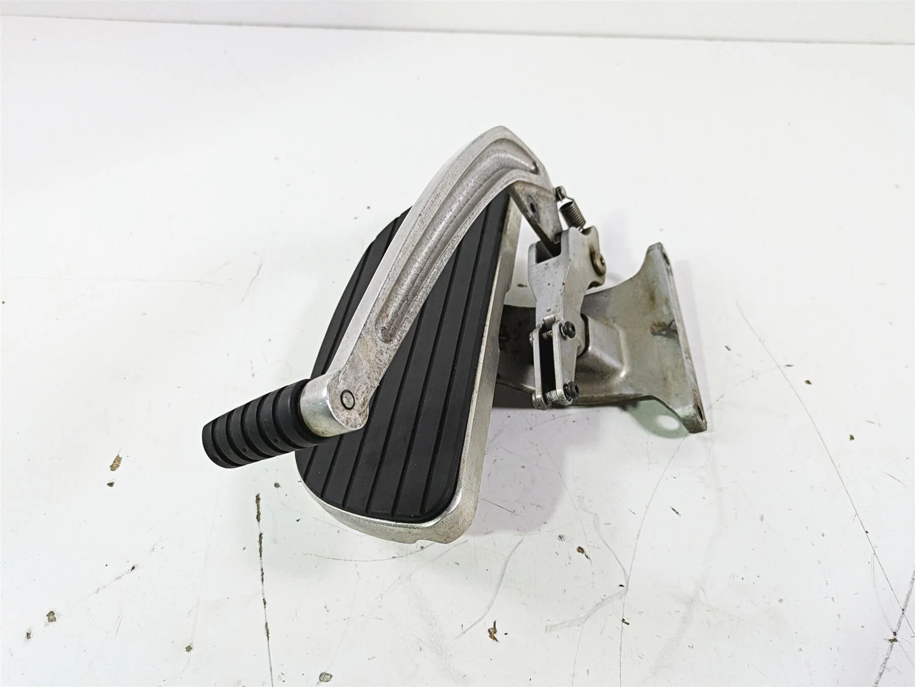 2004 Victory Kingpin Right Side Floor Board + Brake Pedal Set 1014775 5134178 - Image 2