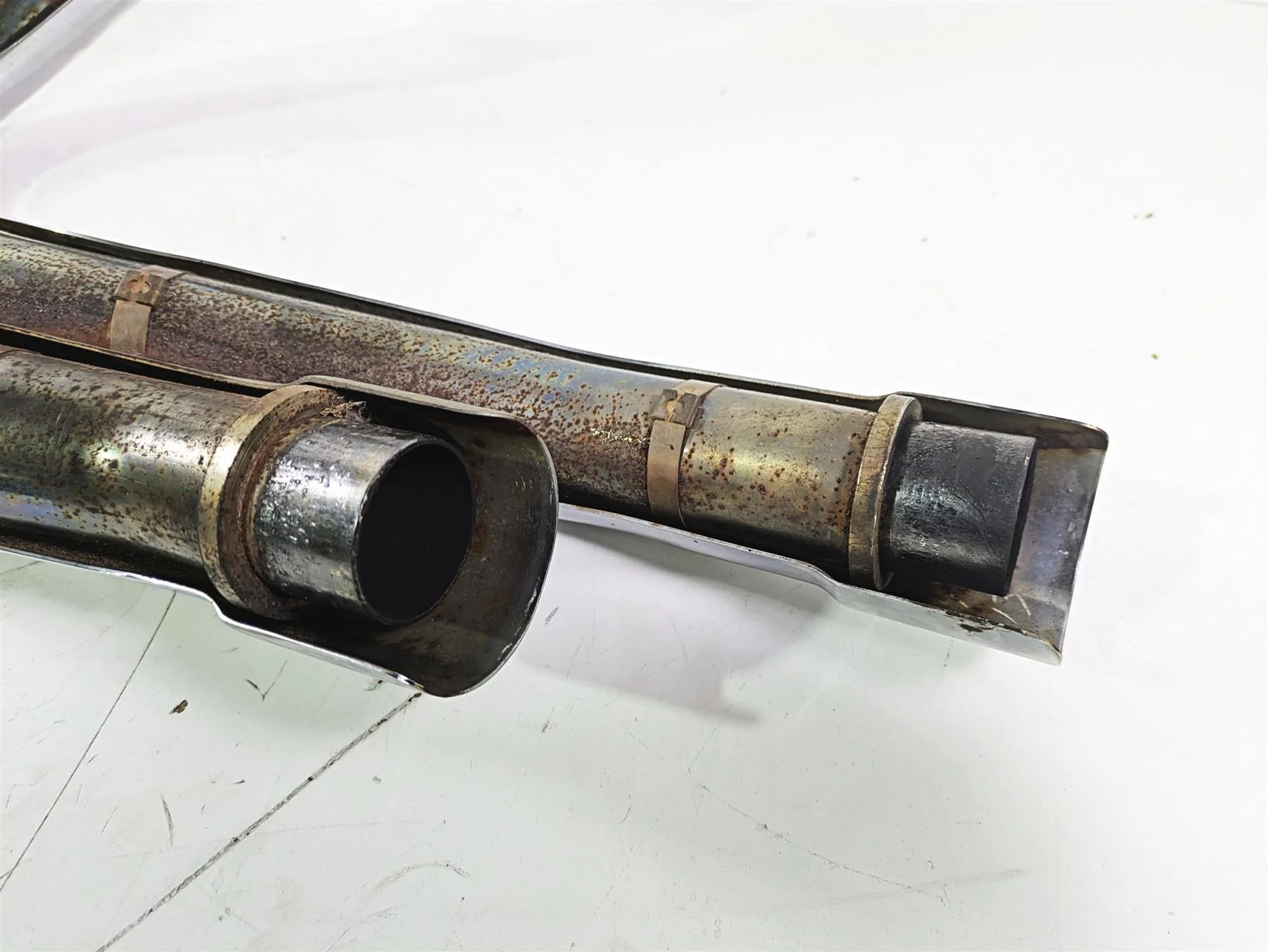 2004 Victory Kingpin Stock Exhaust System Header Manifold Set 1261089 1261323 - Image 9