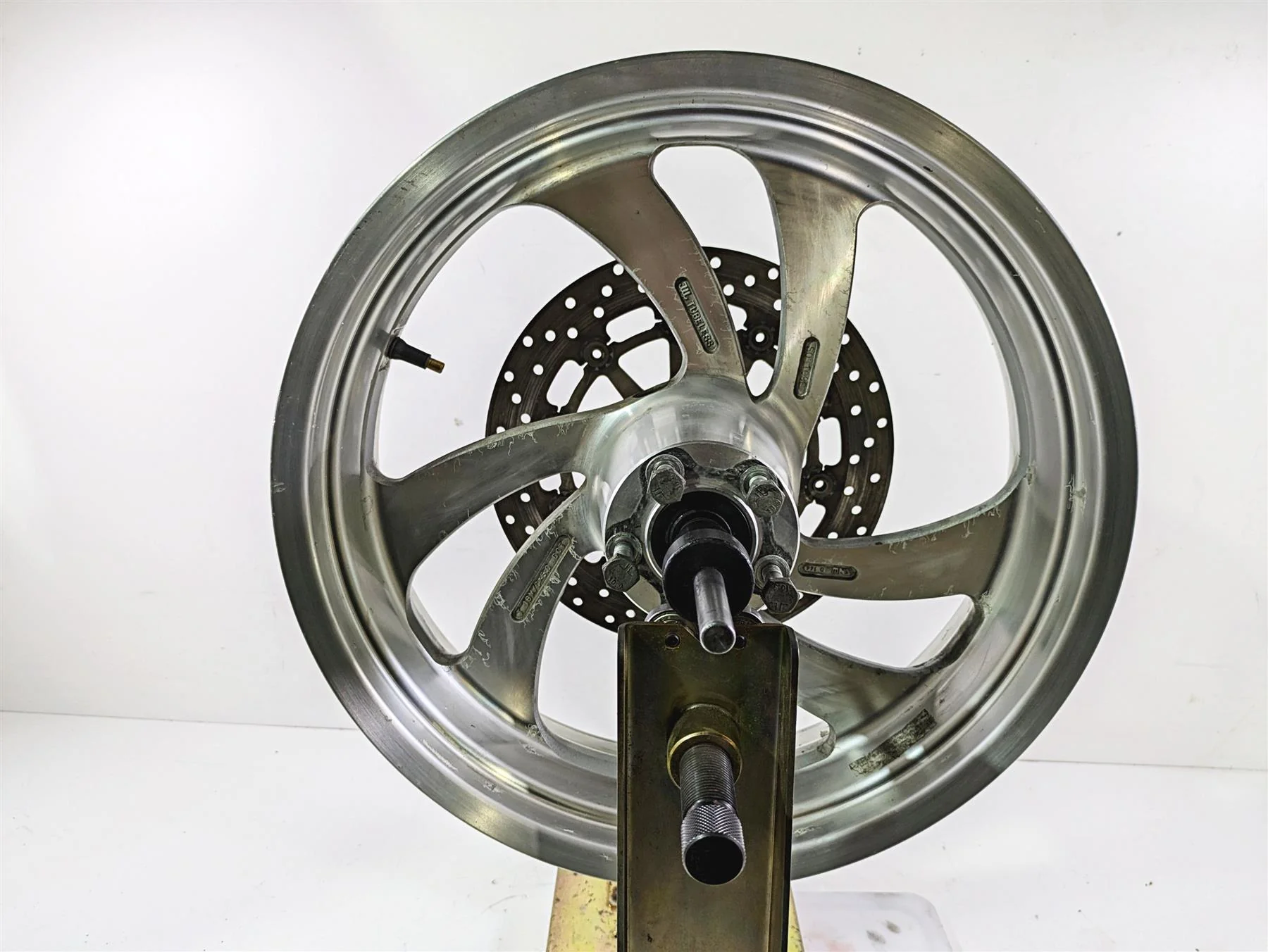 2004 Victory Kingpin Straight 18x5 Cast Rear Wheel Rim 1520632 - Image 5