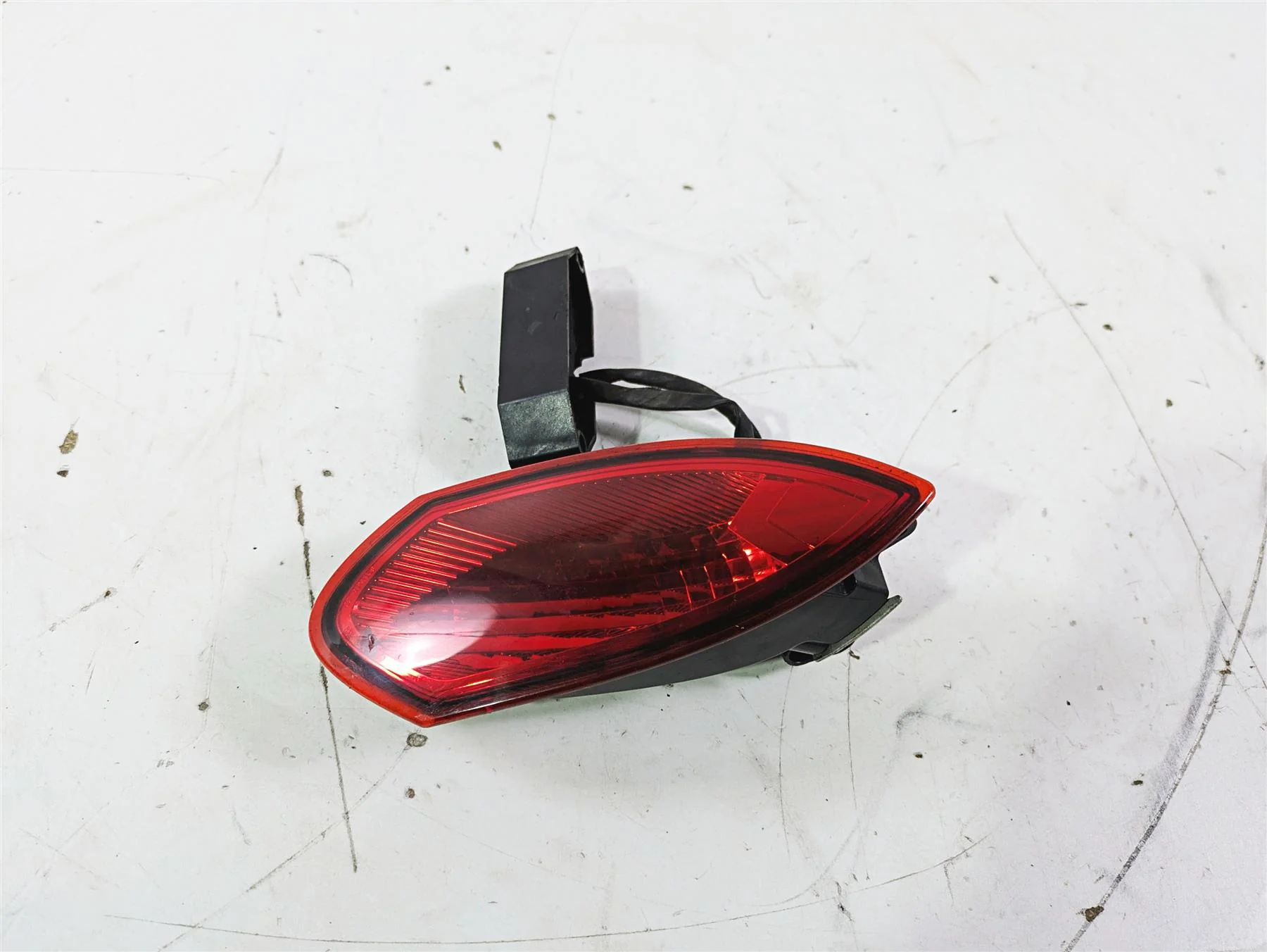 2004 Victory Kingpin Tail Light Taillight Brake Lamp - Read 2410286 2410948 - Image 5